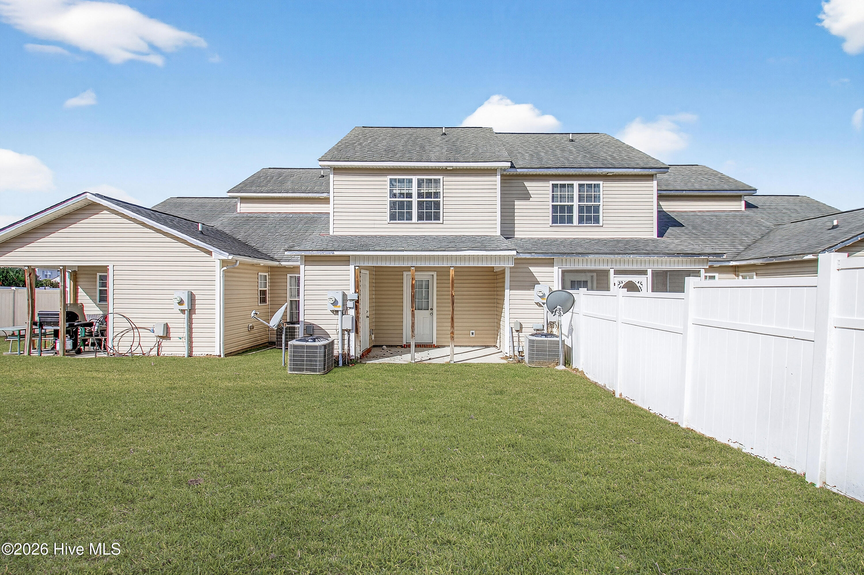 100539806 | Photo 12