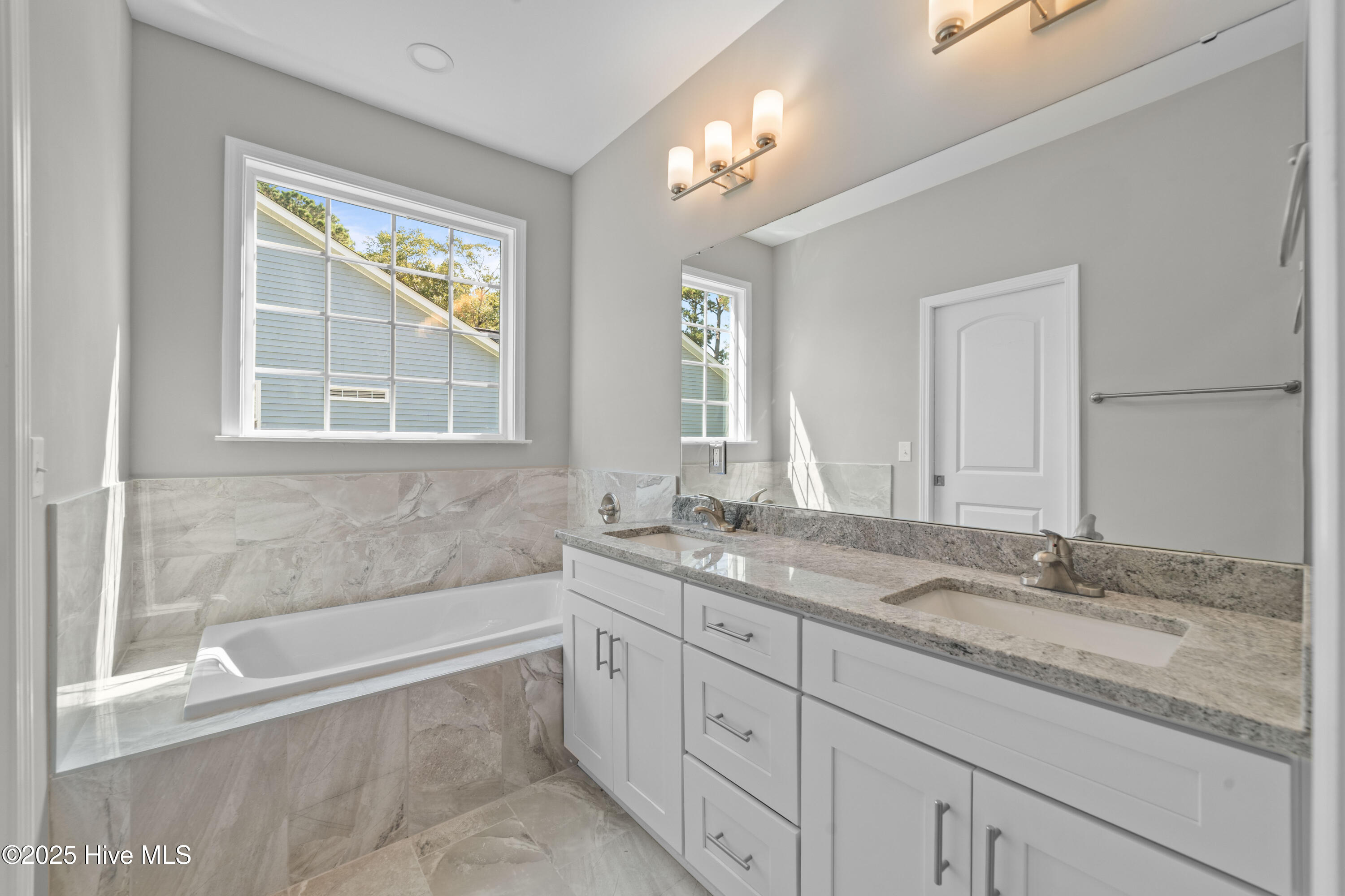 100516216 | Photo 22