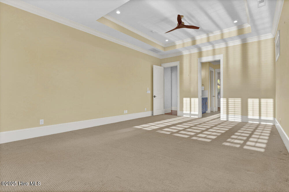 100537011 | Photo 30