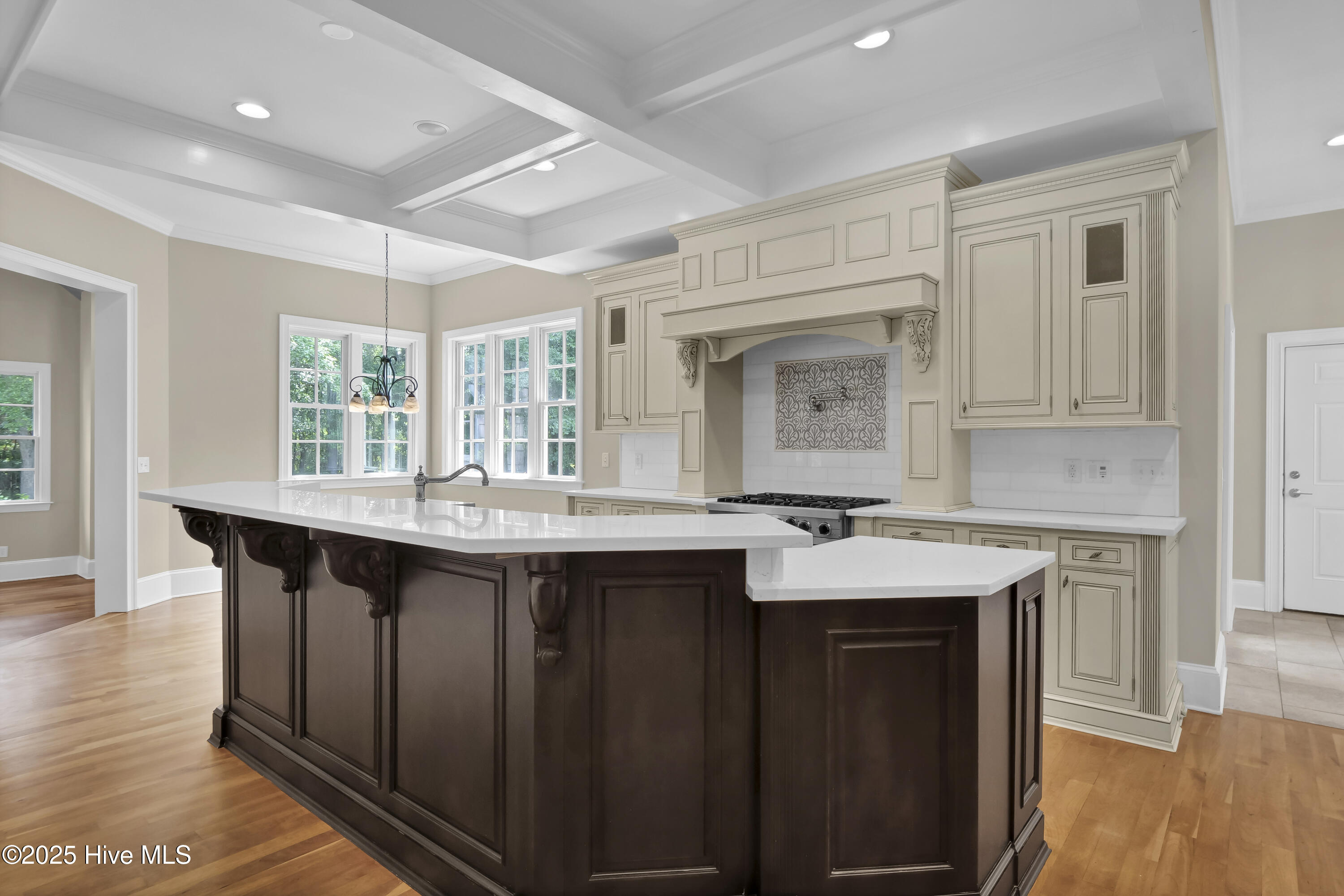 100552605 | Photo 40