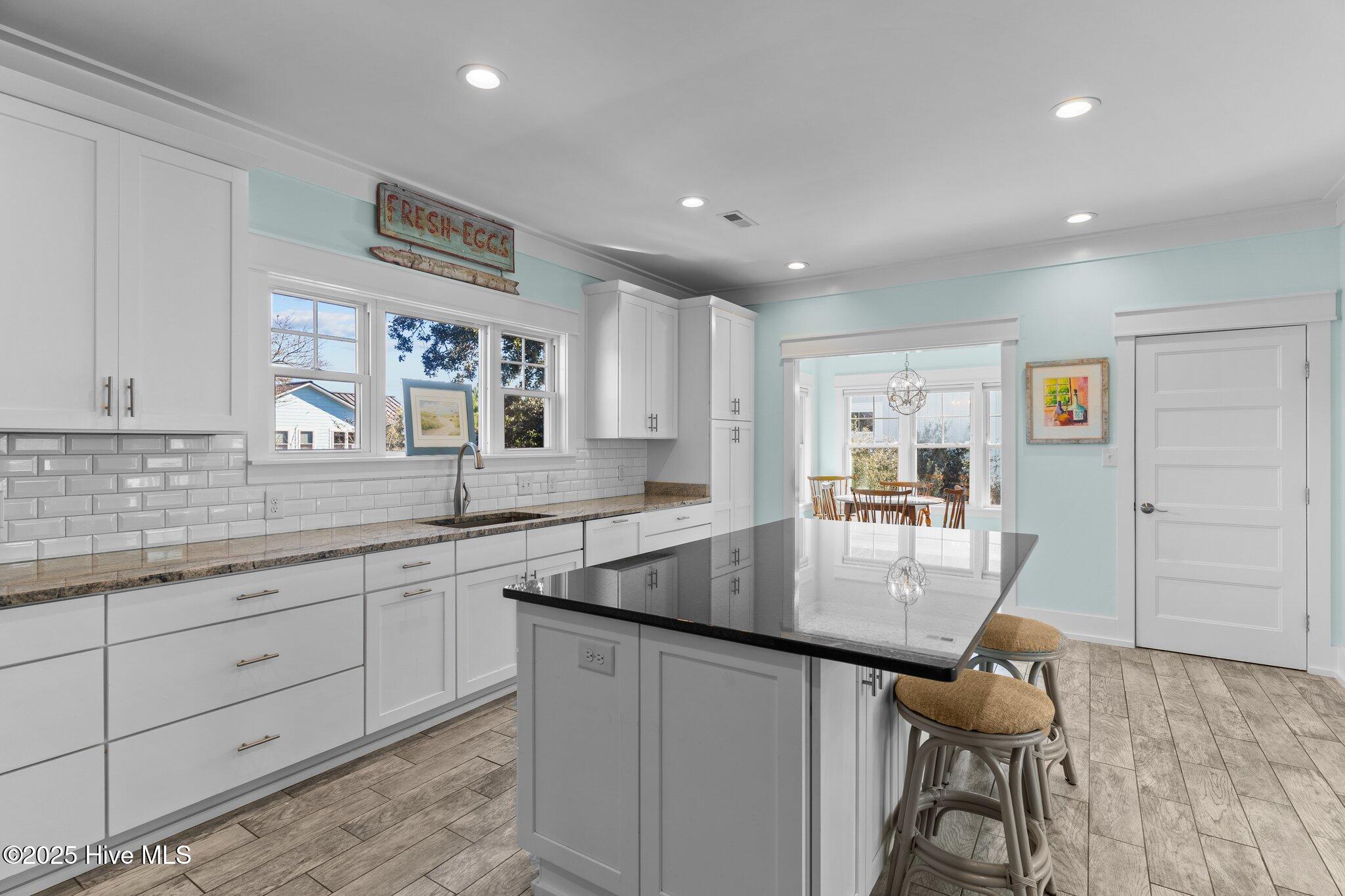 100516737 | Photo 26