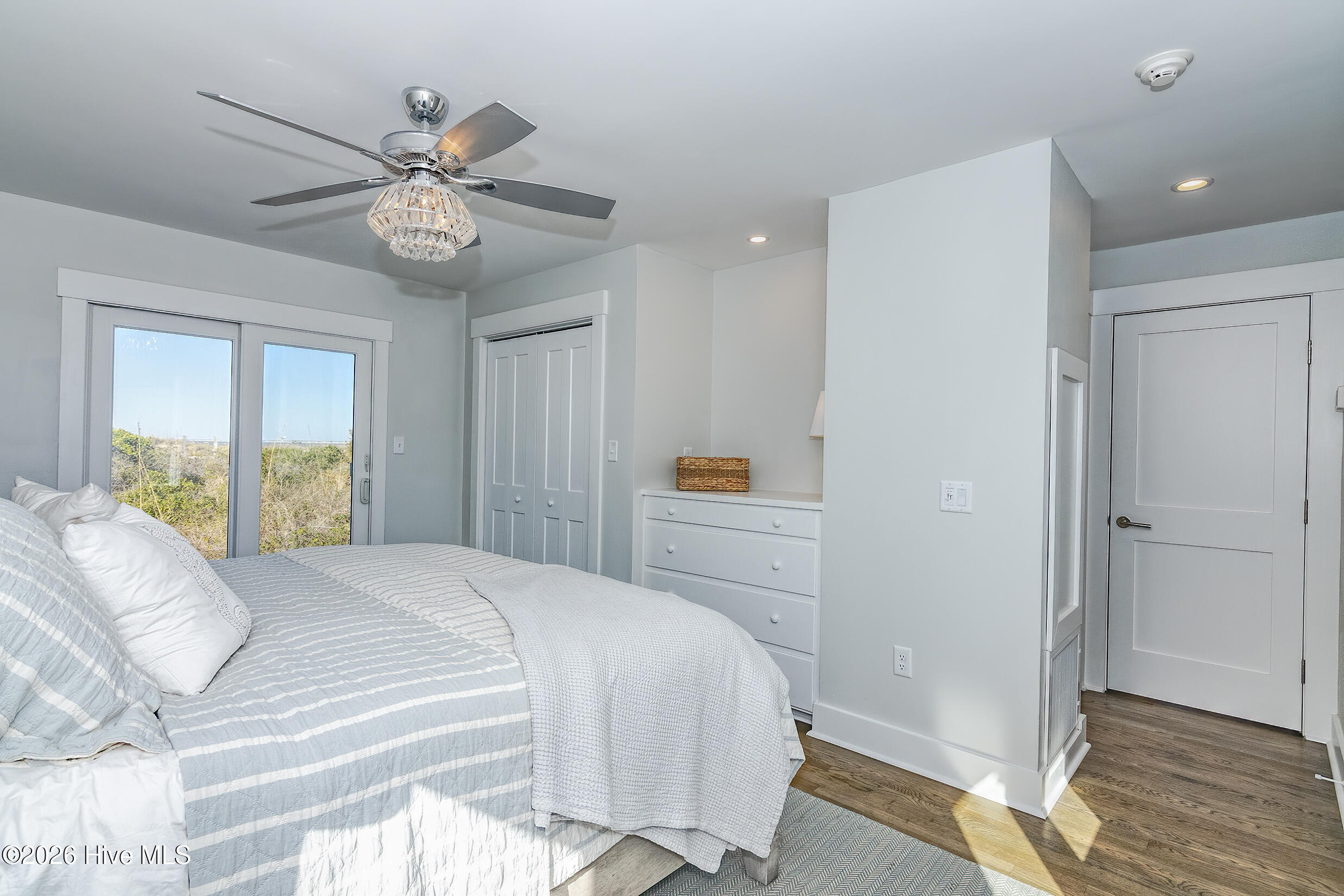 100560271 | Photo 41