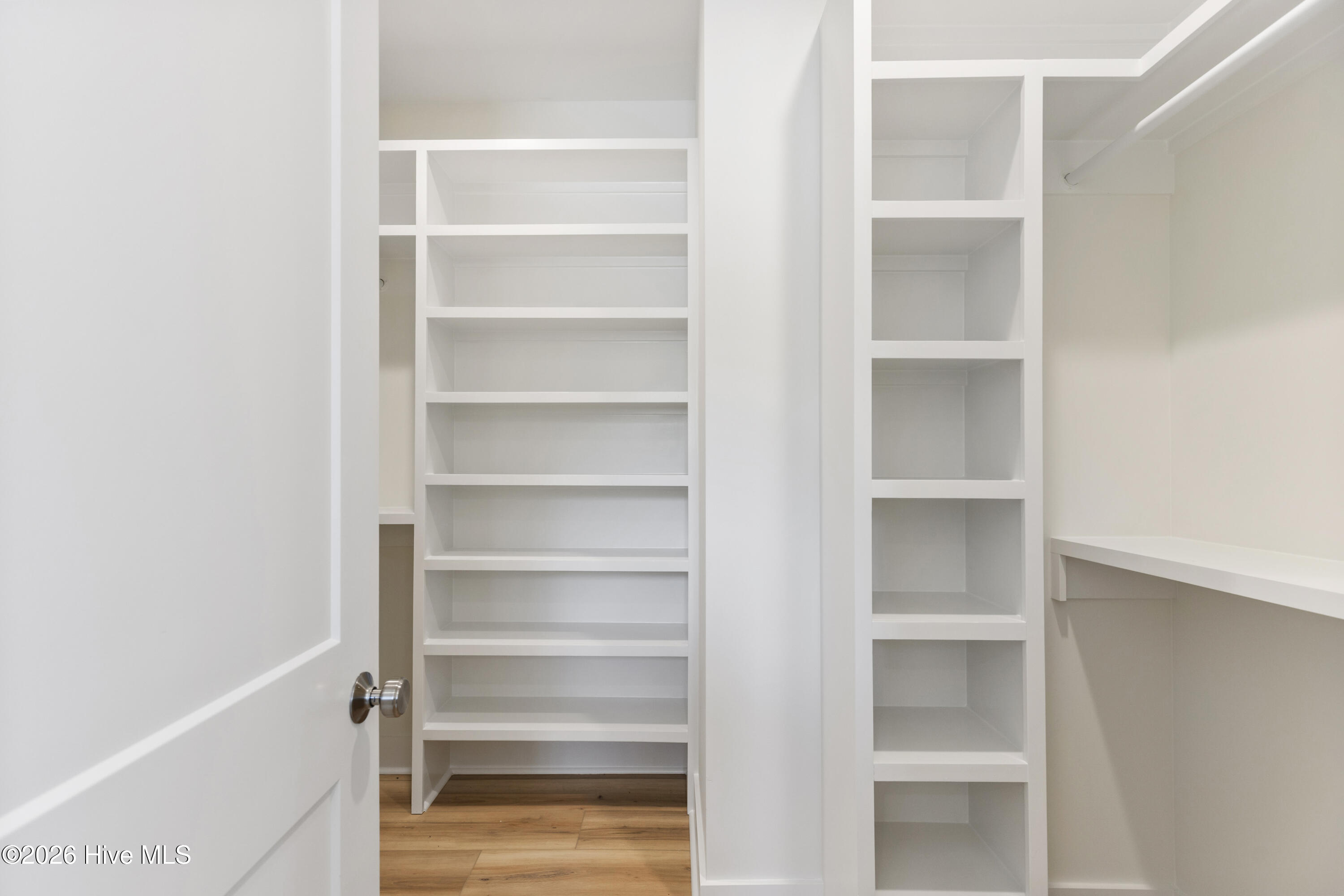 100553830 | Photo 27