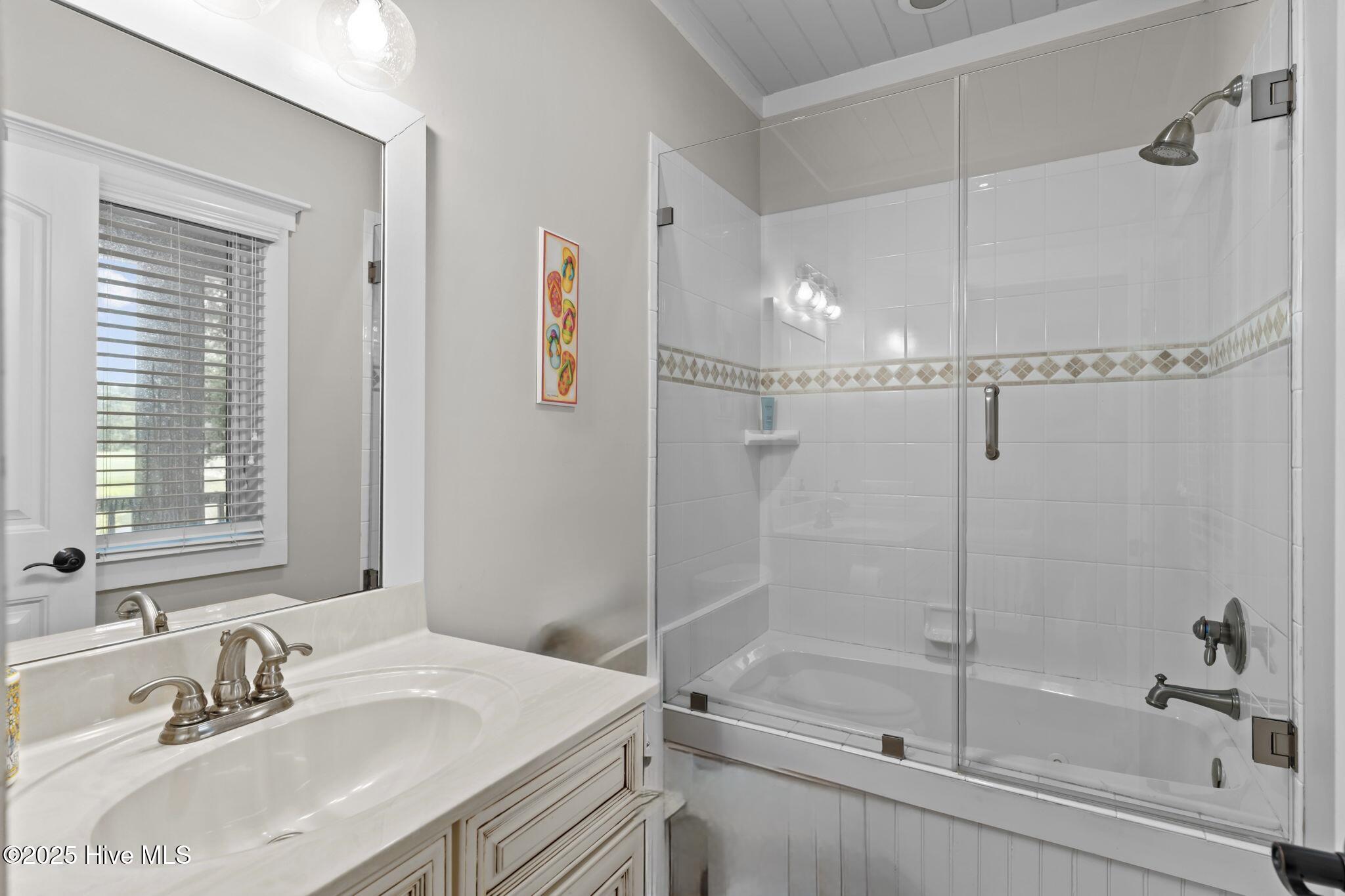 100526734 | Photo 24