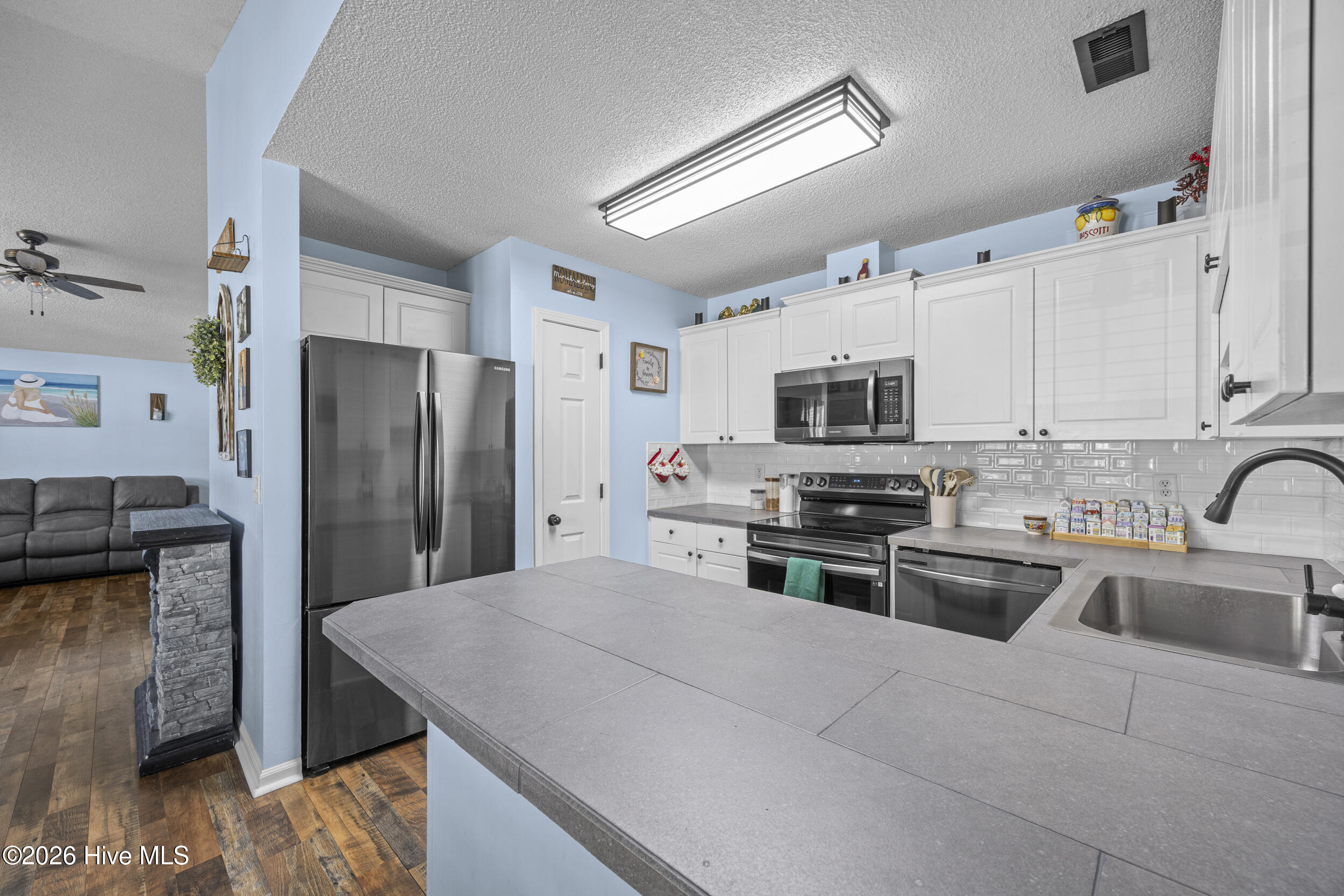 100549886 | Photo 10