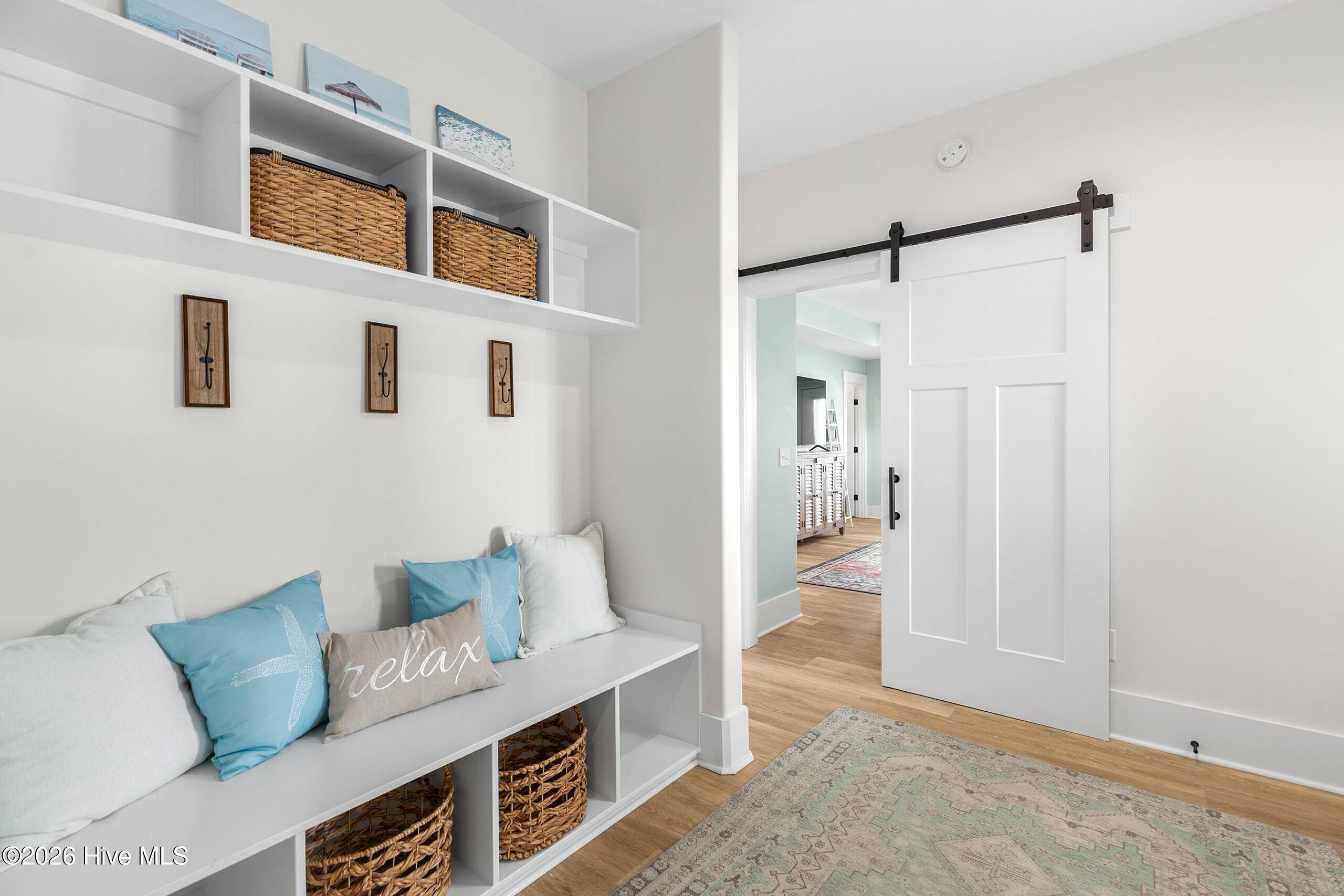 100562975 | Photo 40