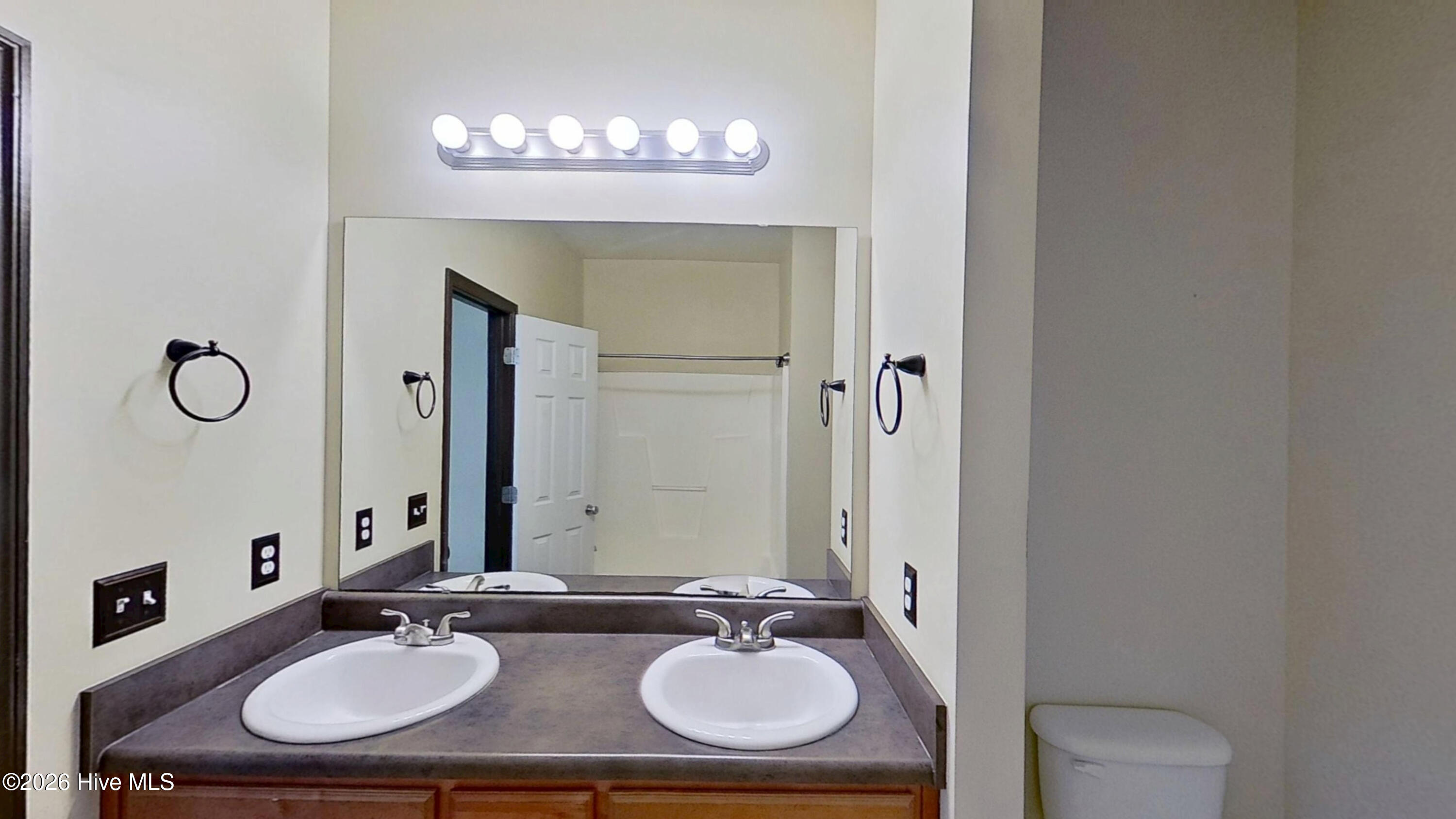 100554824 | Photo 13