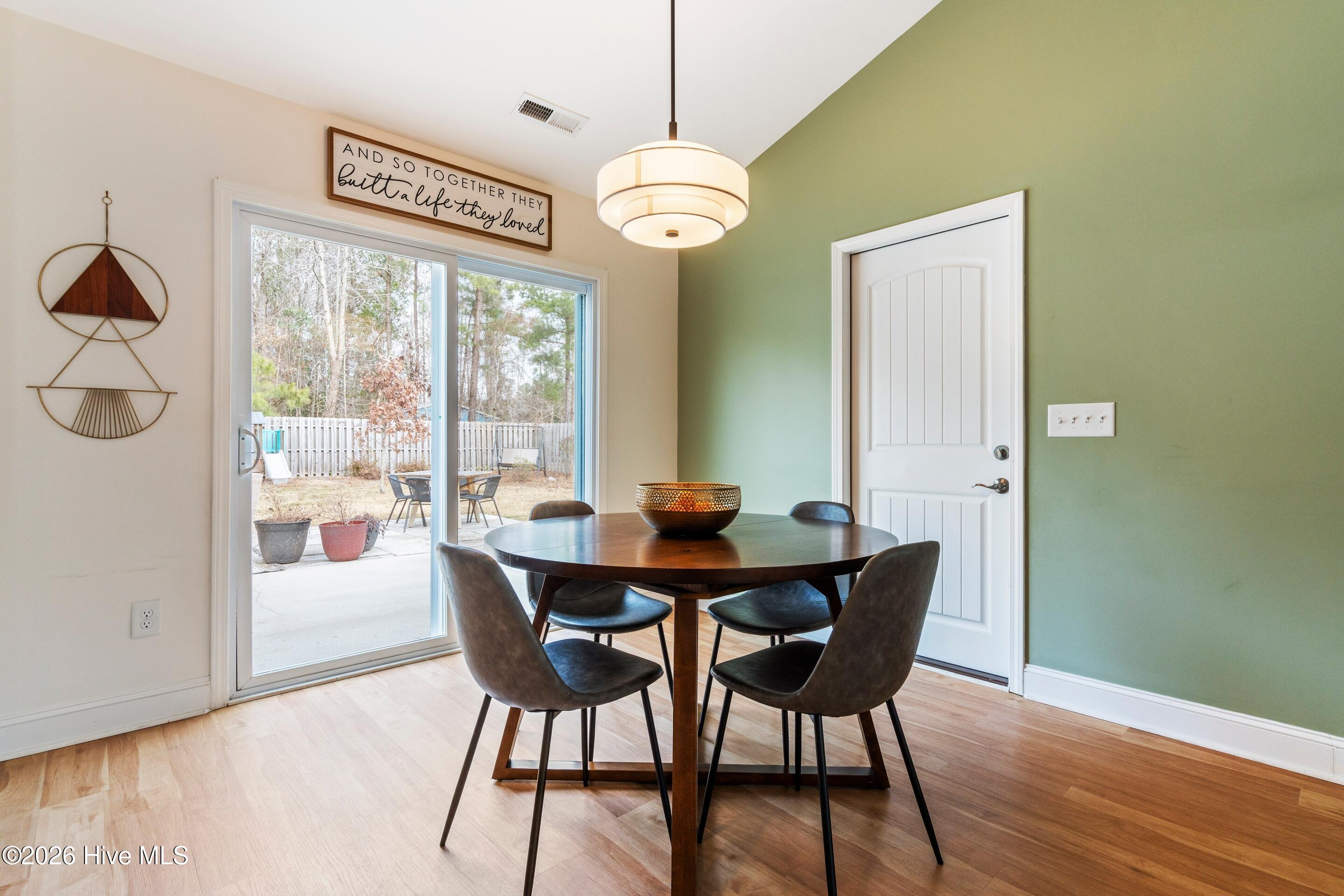 100549435 | Photo 20