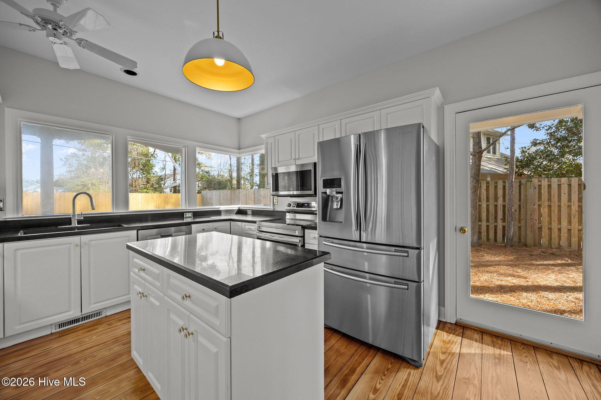 100551579 | Photo 14