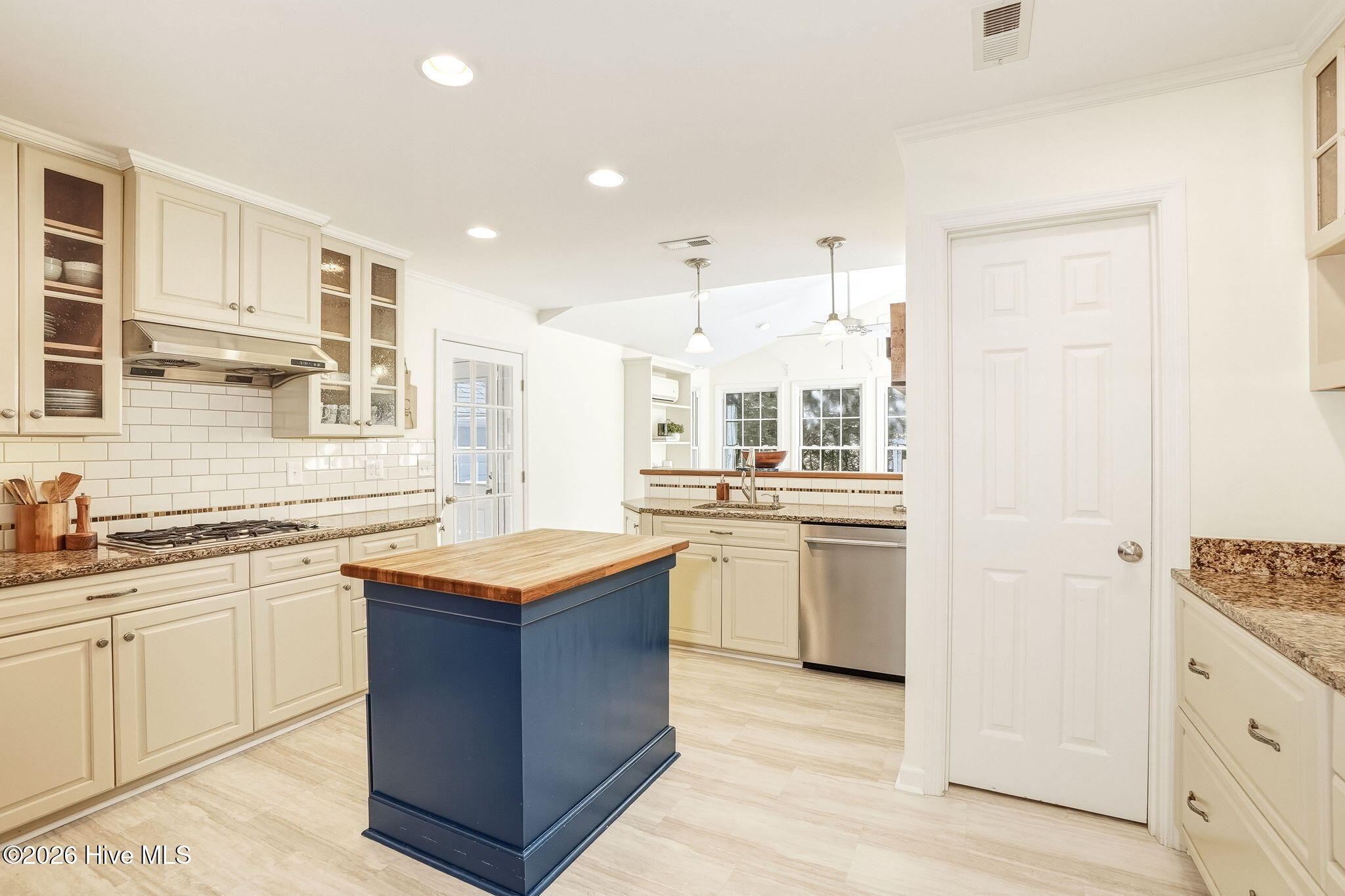 121 Gull Harbor Drive,Newport
