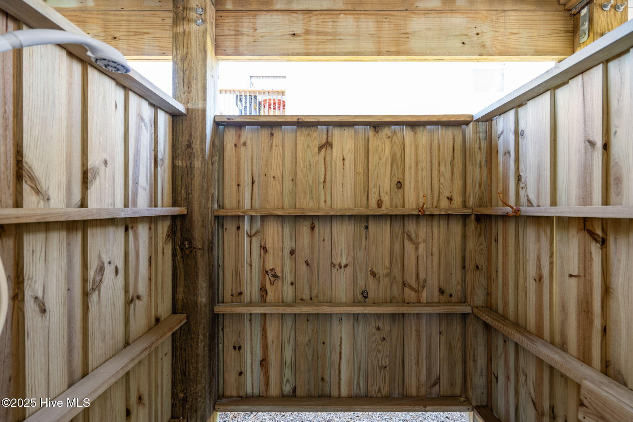 100543391 | Photo 47