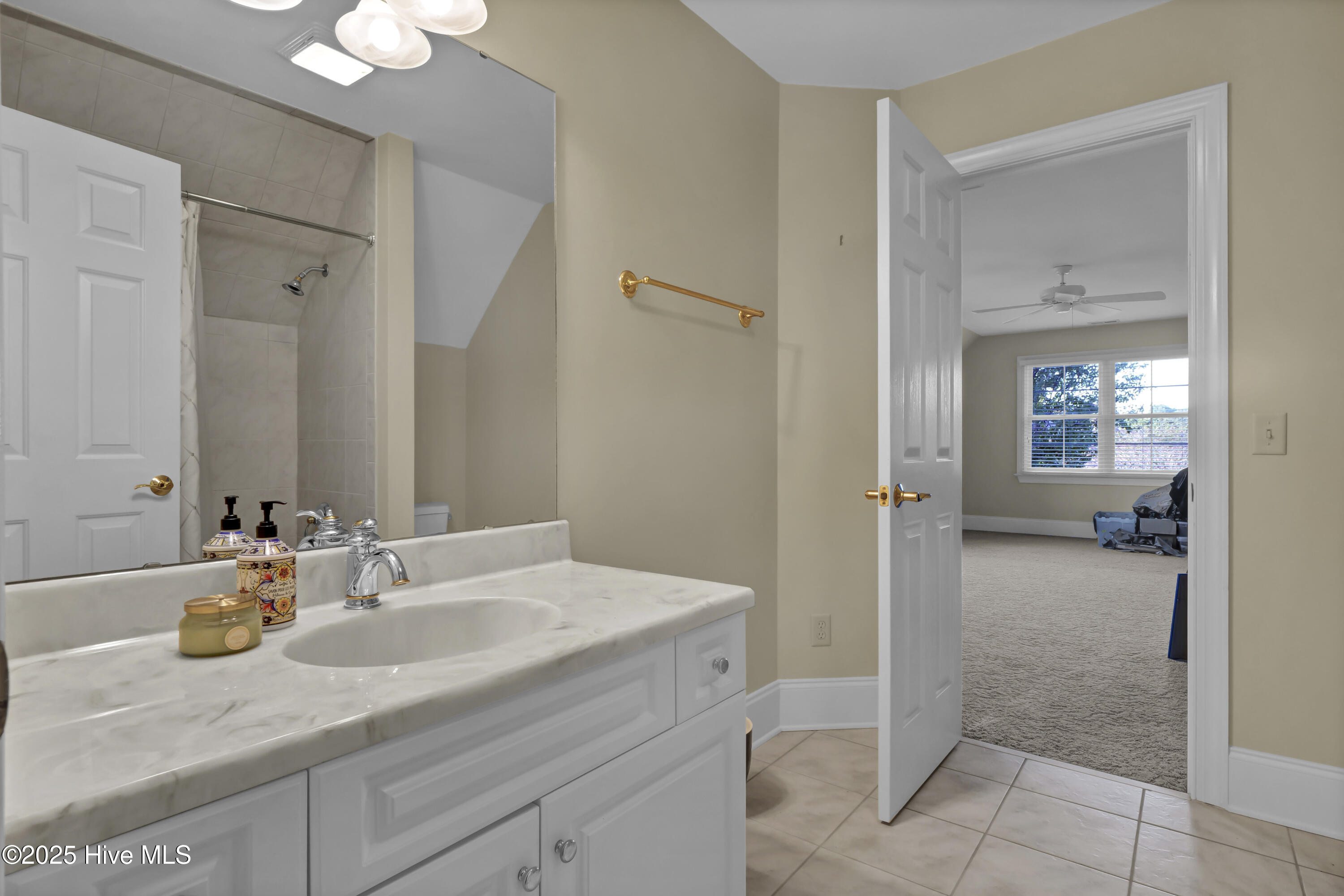 100535642 | Photo 49