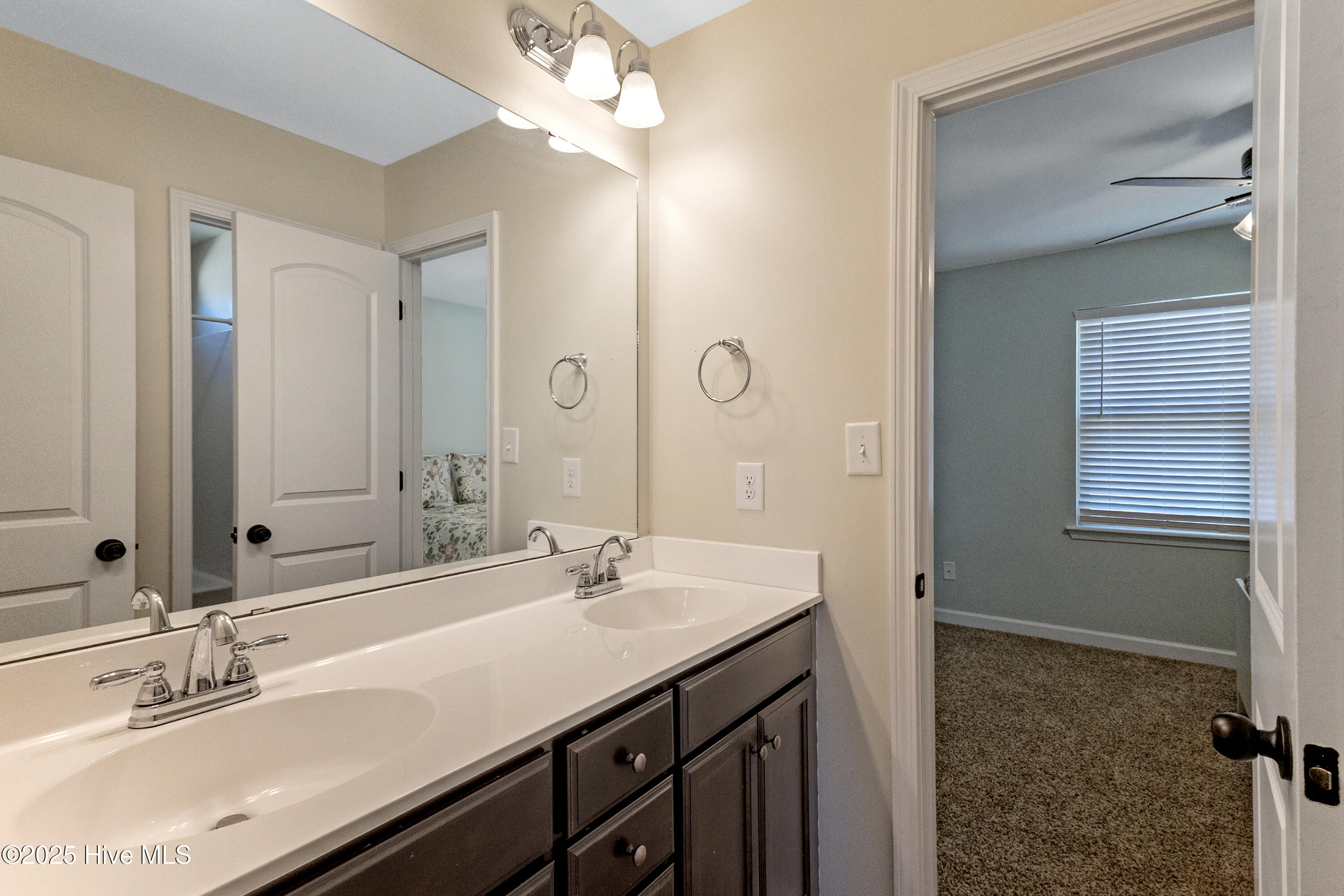 100543639 | Photo 34