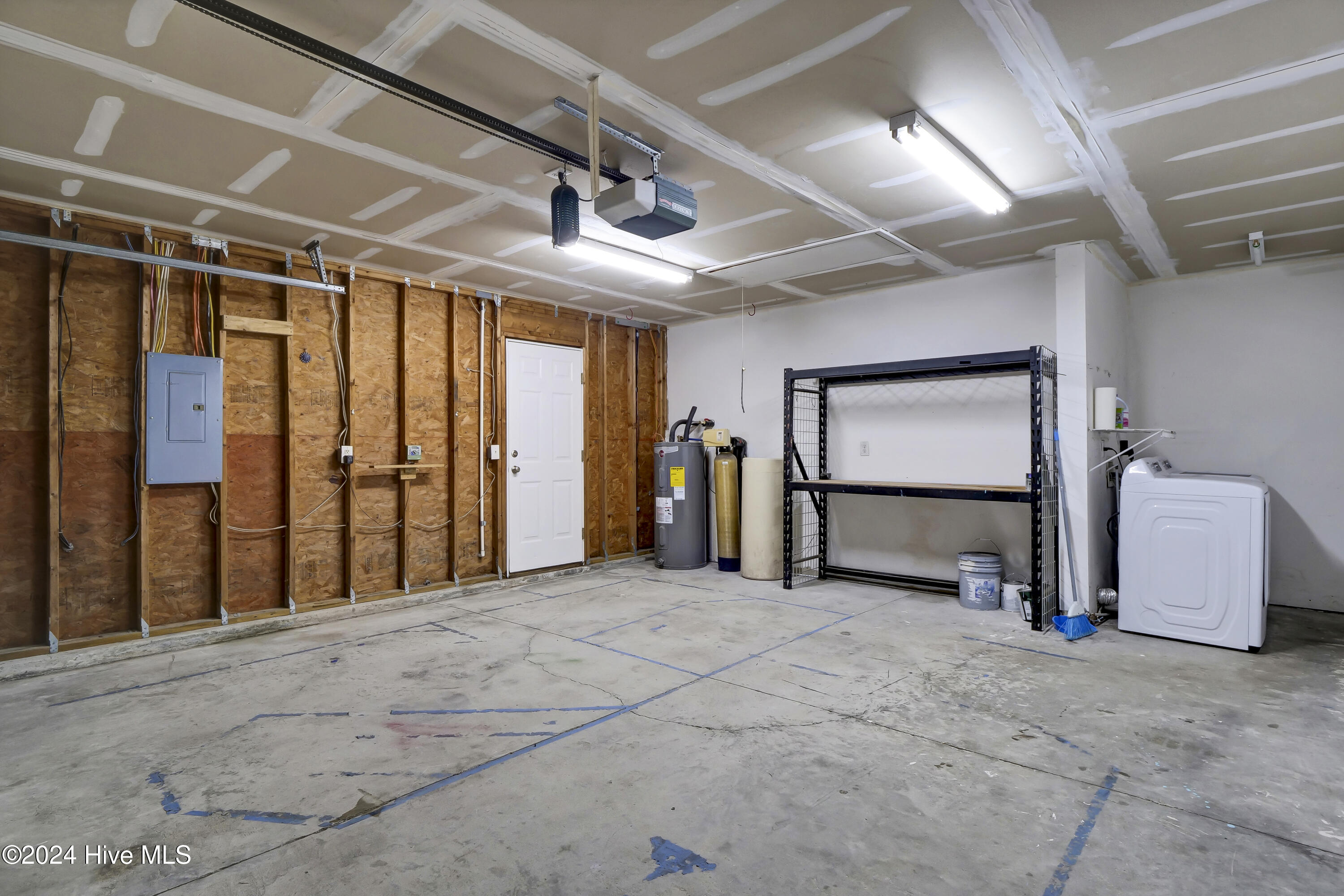 100565199 | Photo 26