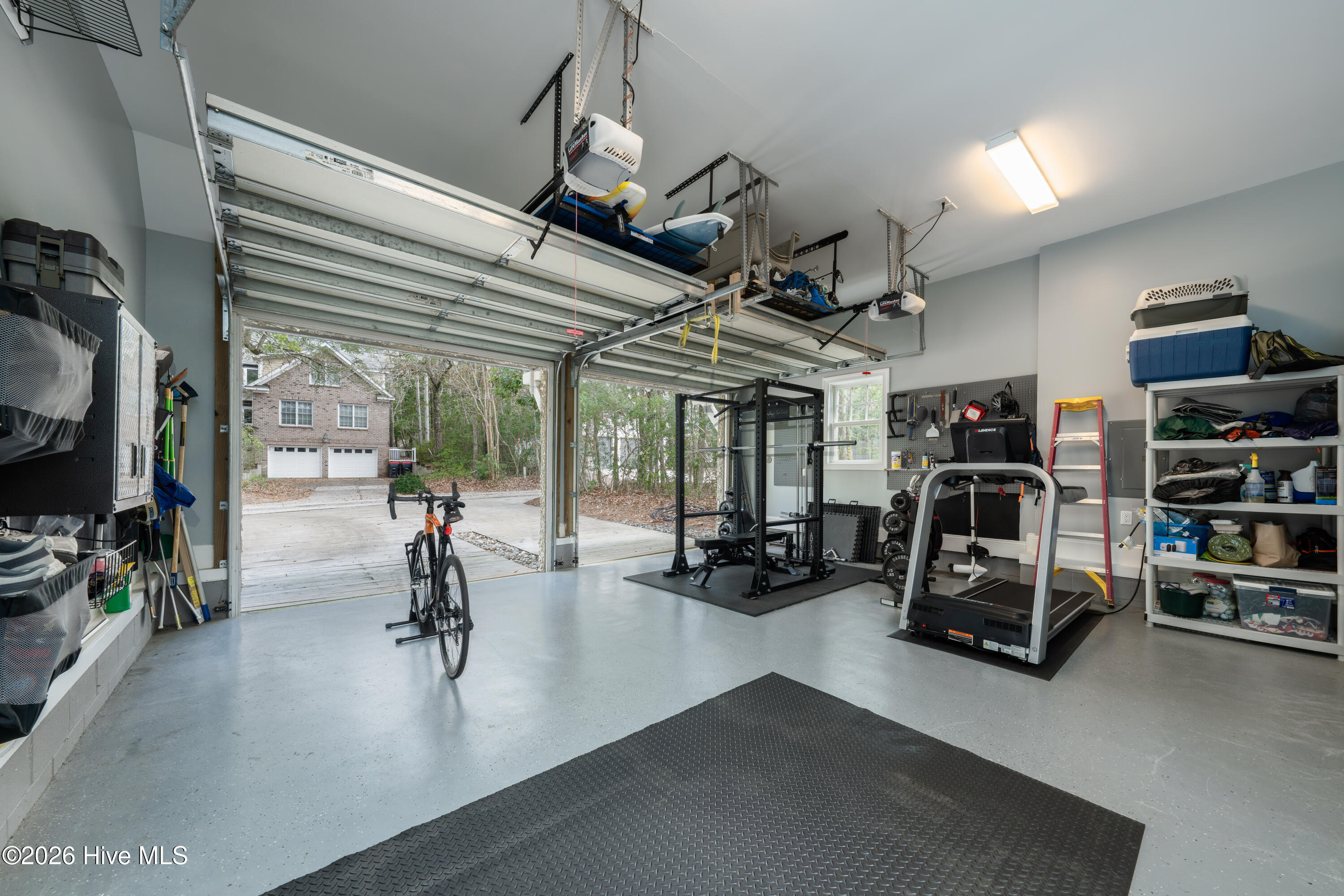 100549444 | Photo 63