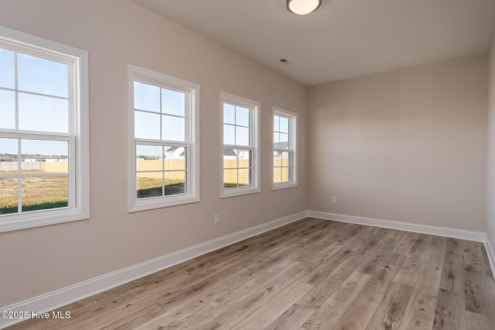 100531003 | Photo 16