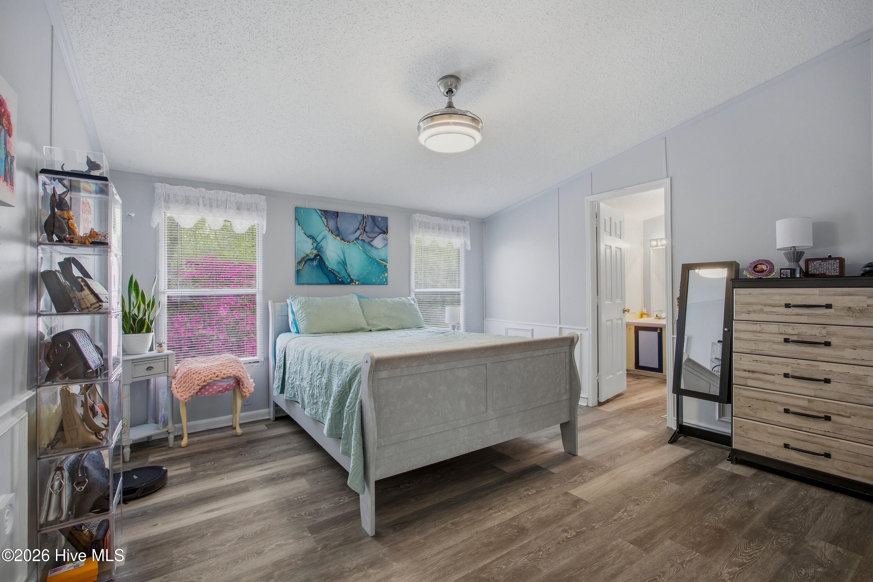 100565028 | Photo 23