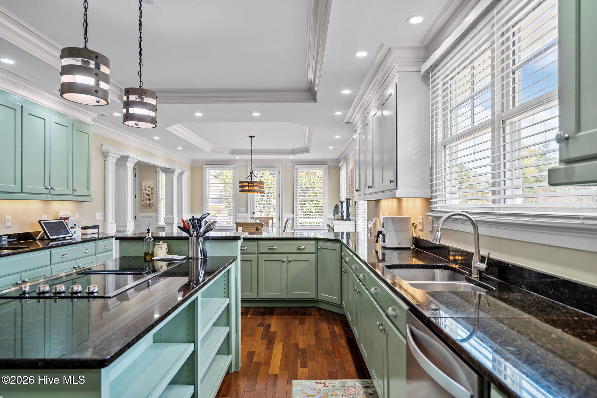 100561937 | Photo 25