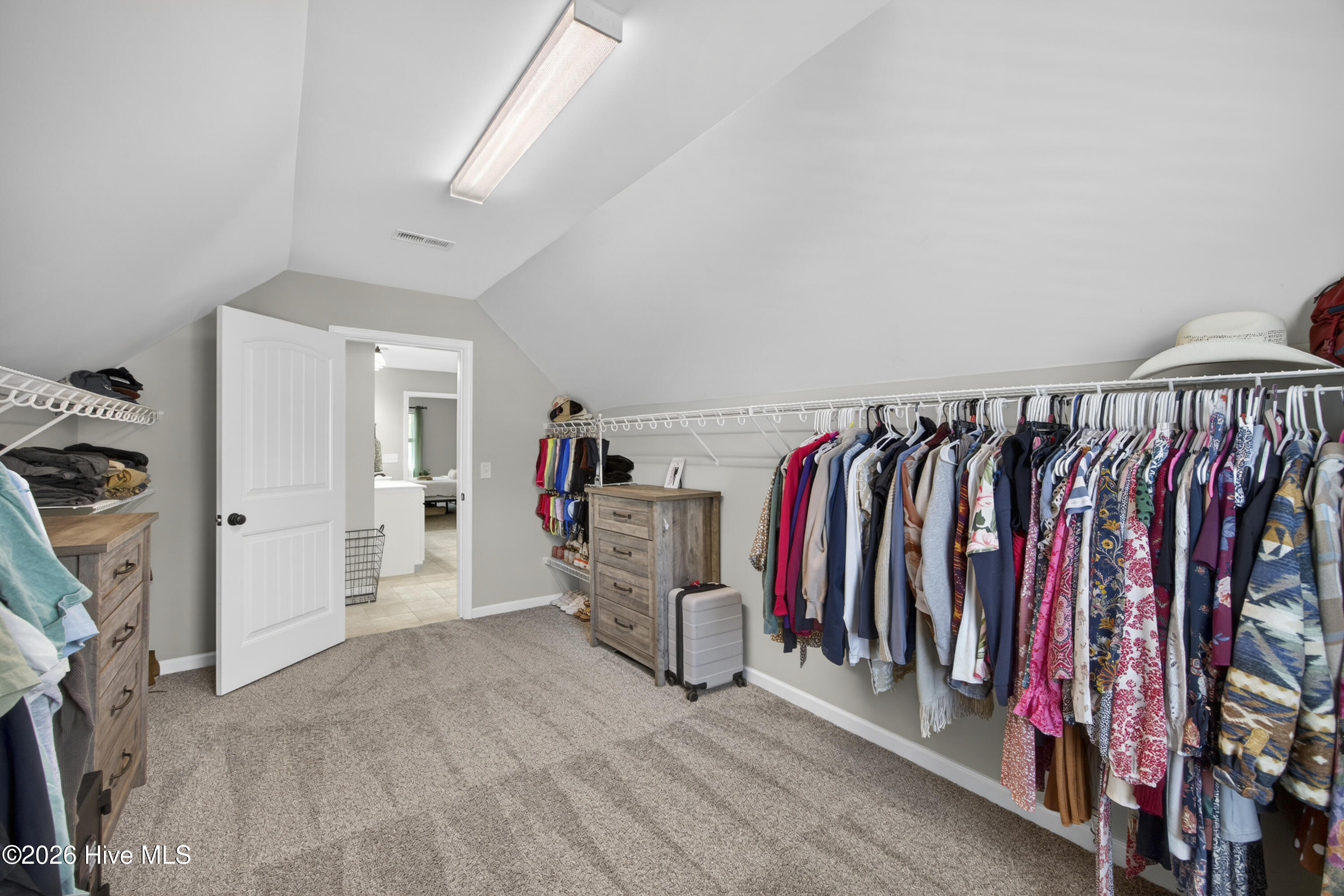 100567368 | Photo 61