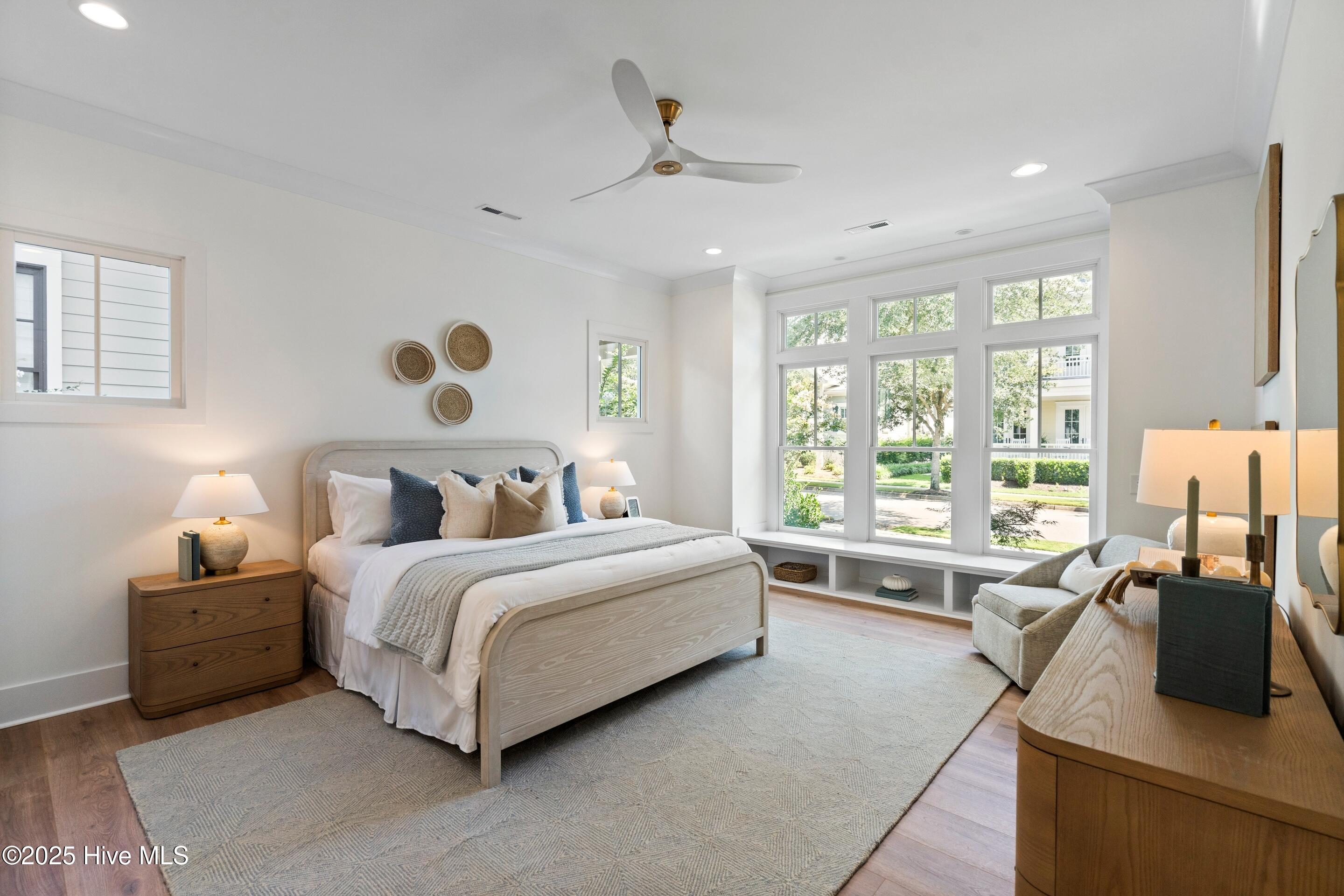 100542273 | Photo 39