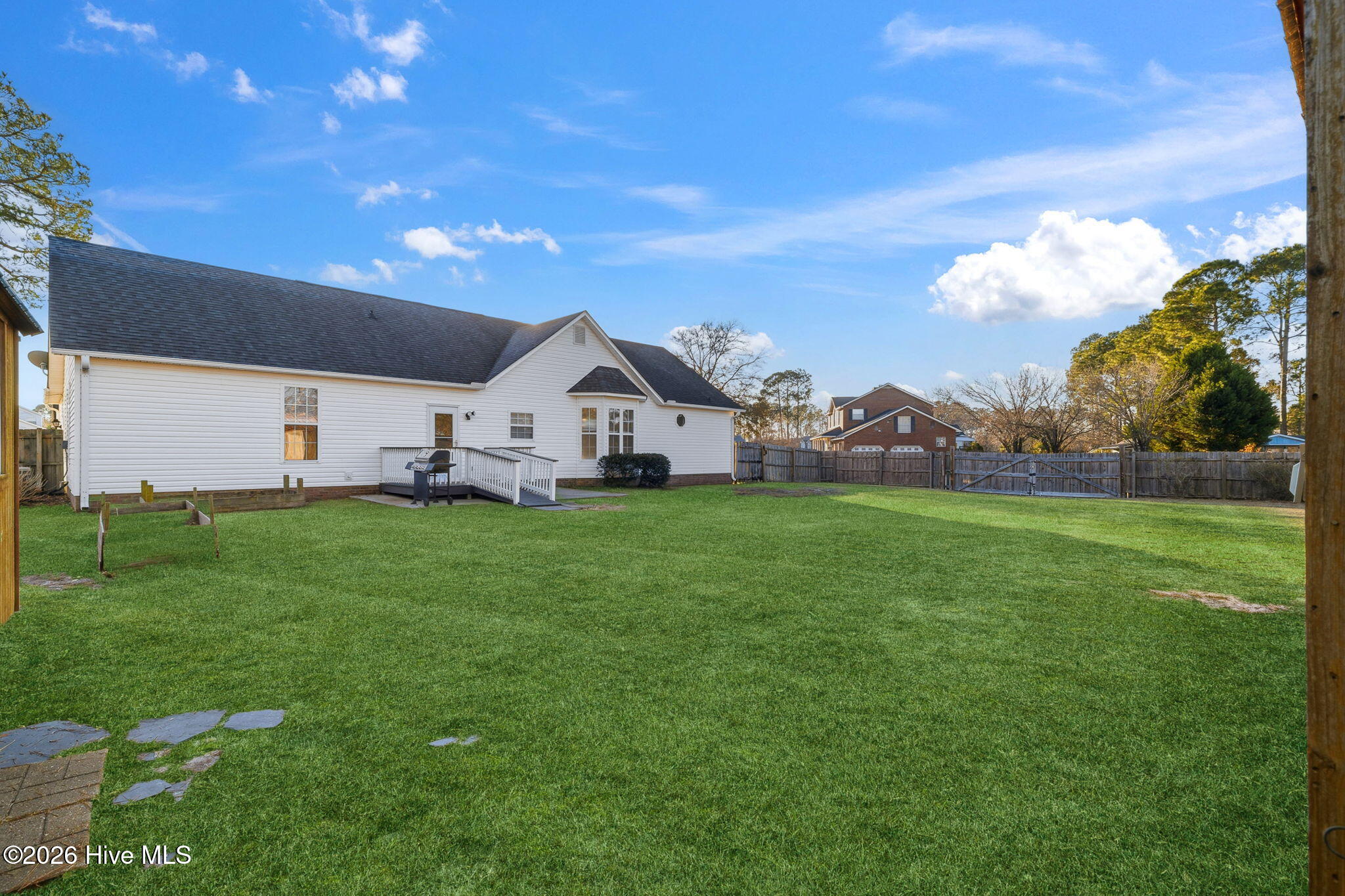 100548117 | Photo 41