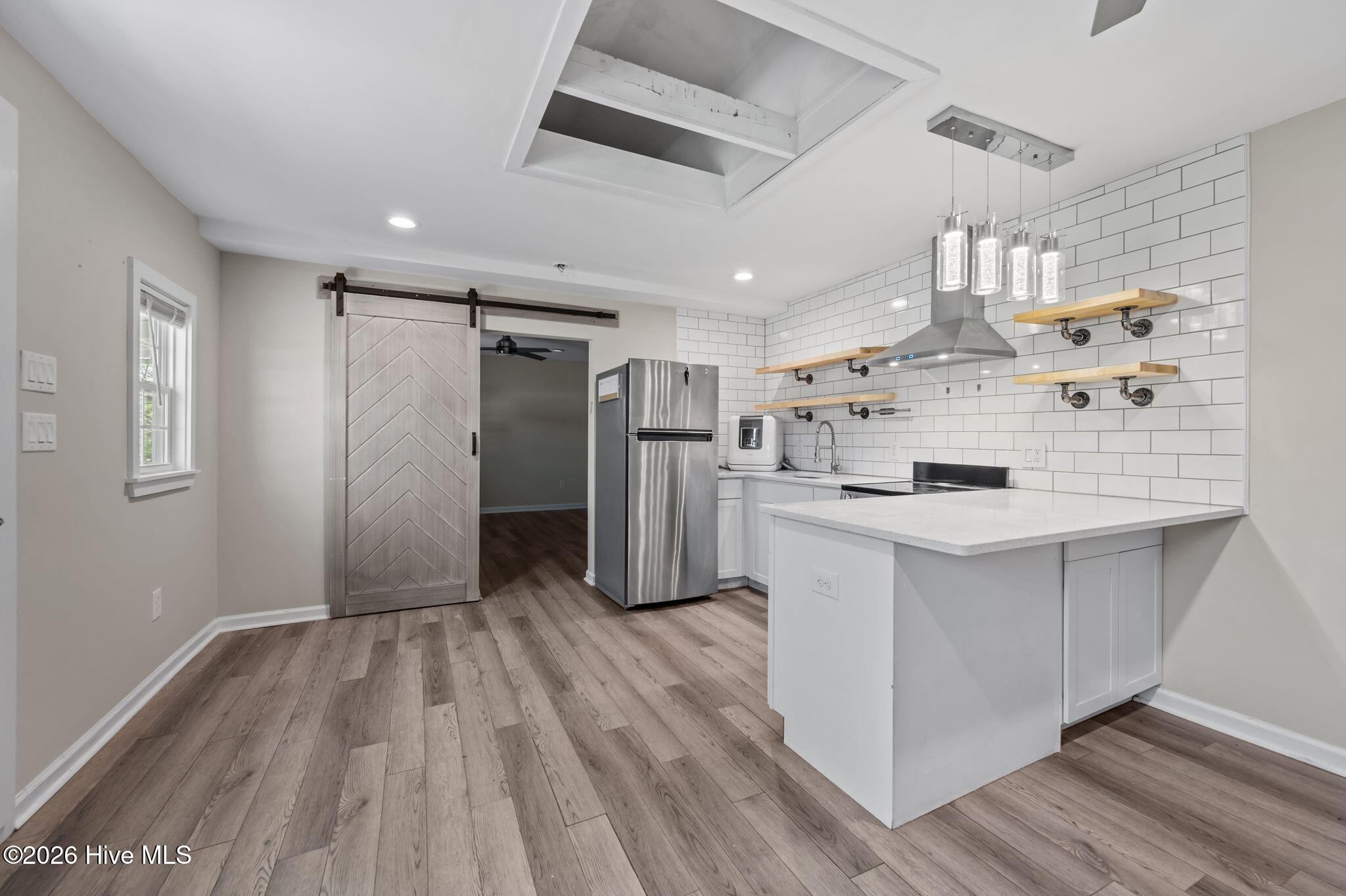 100565743 | Photo 11