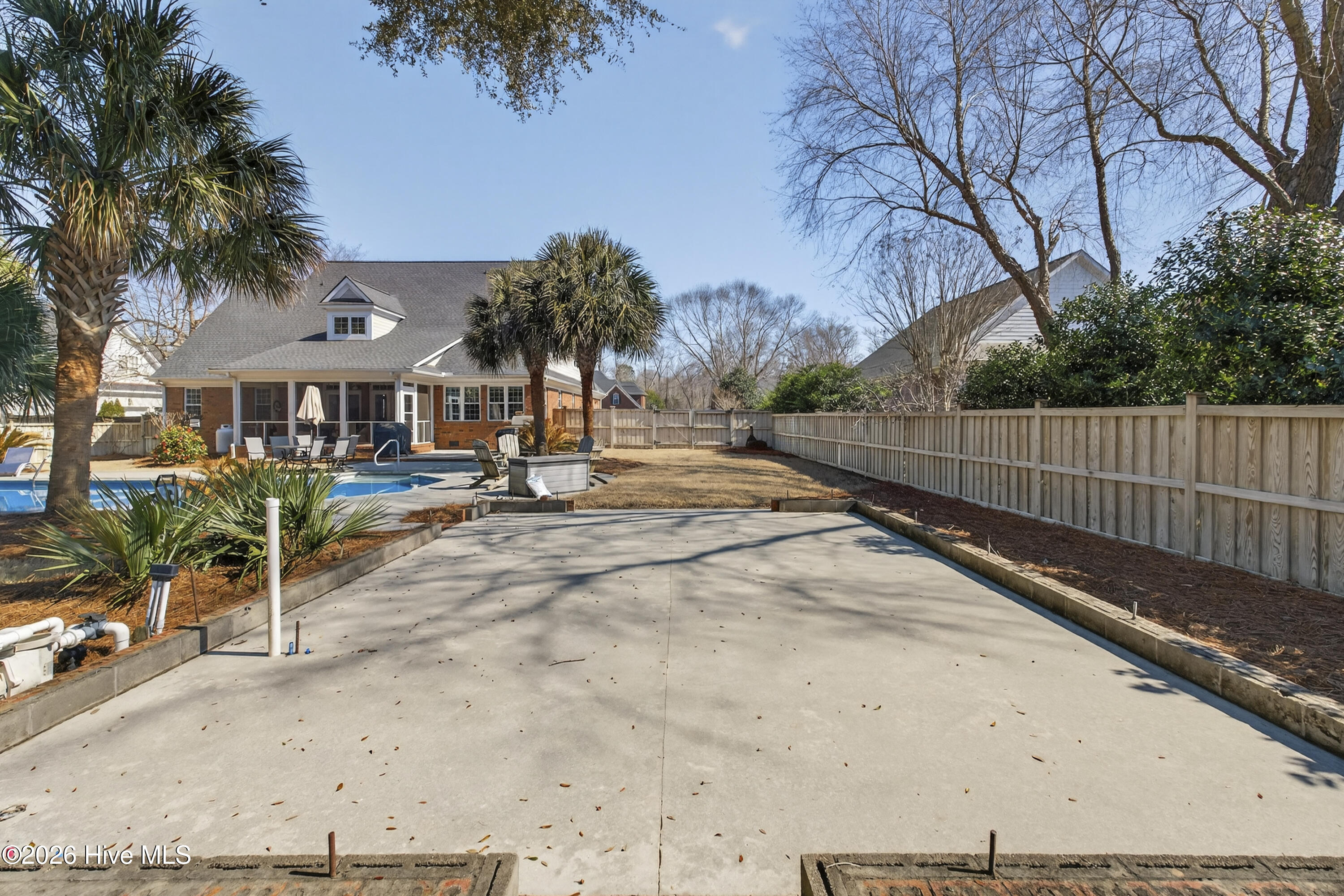 100557887 | Photo 75