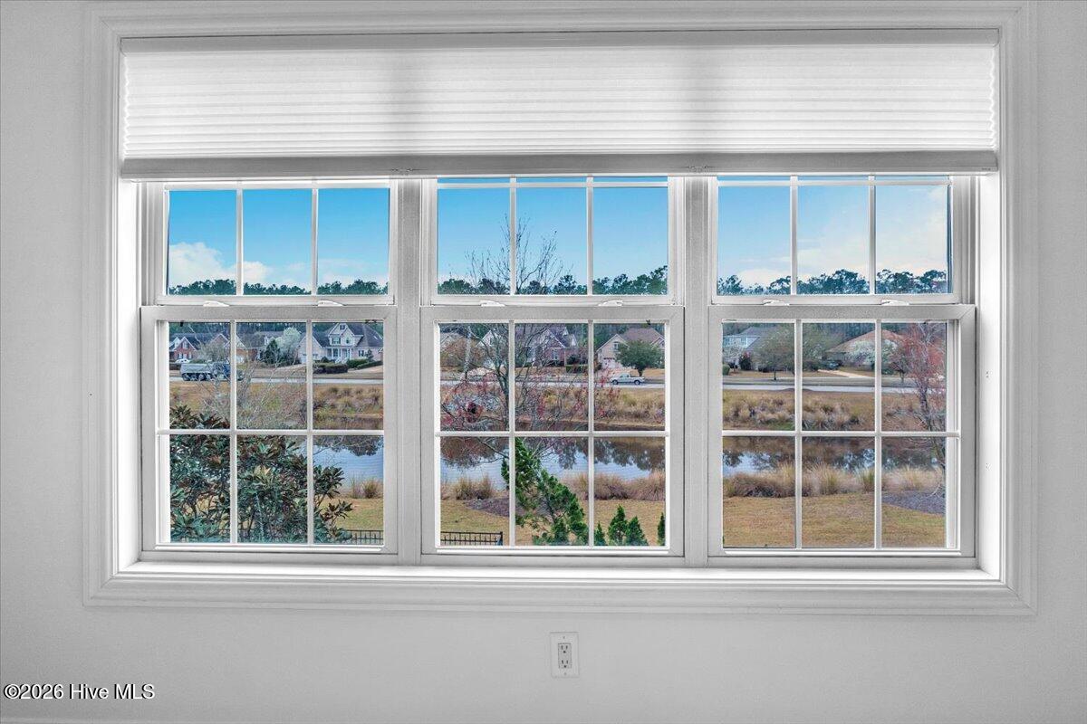 100559889 | Photo 46