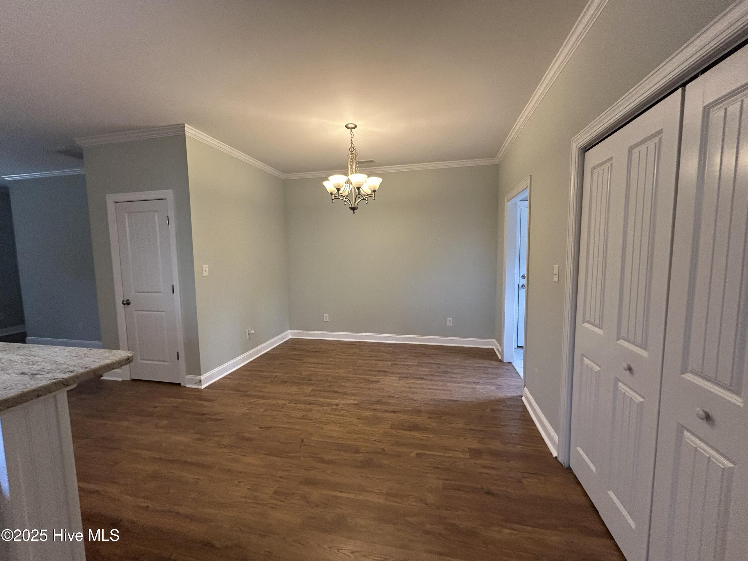 100541351 | Photo 11