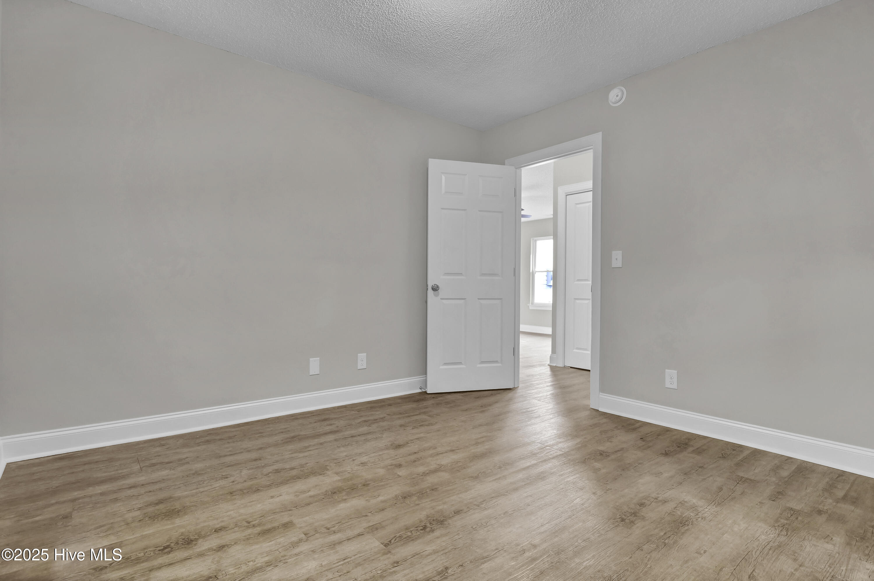 100519530 | Photo 19