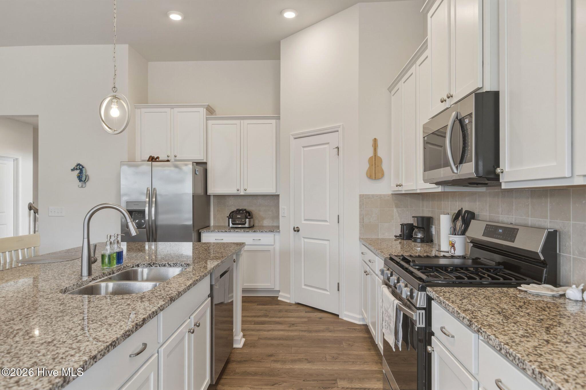 100563254 | Photo 10