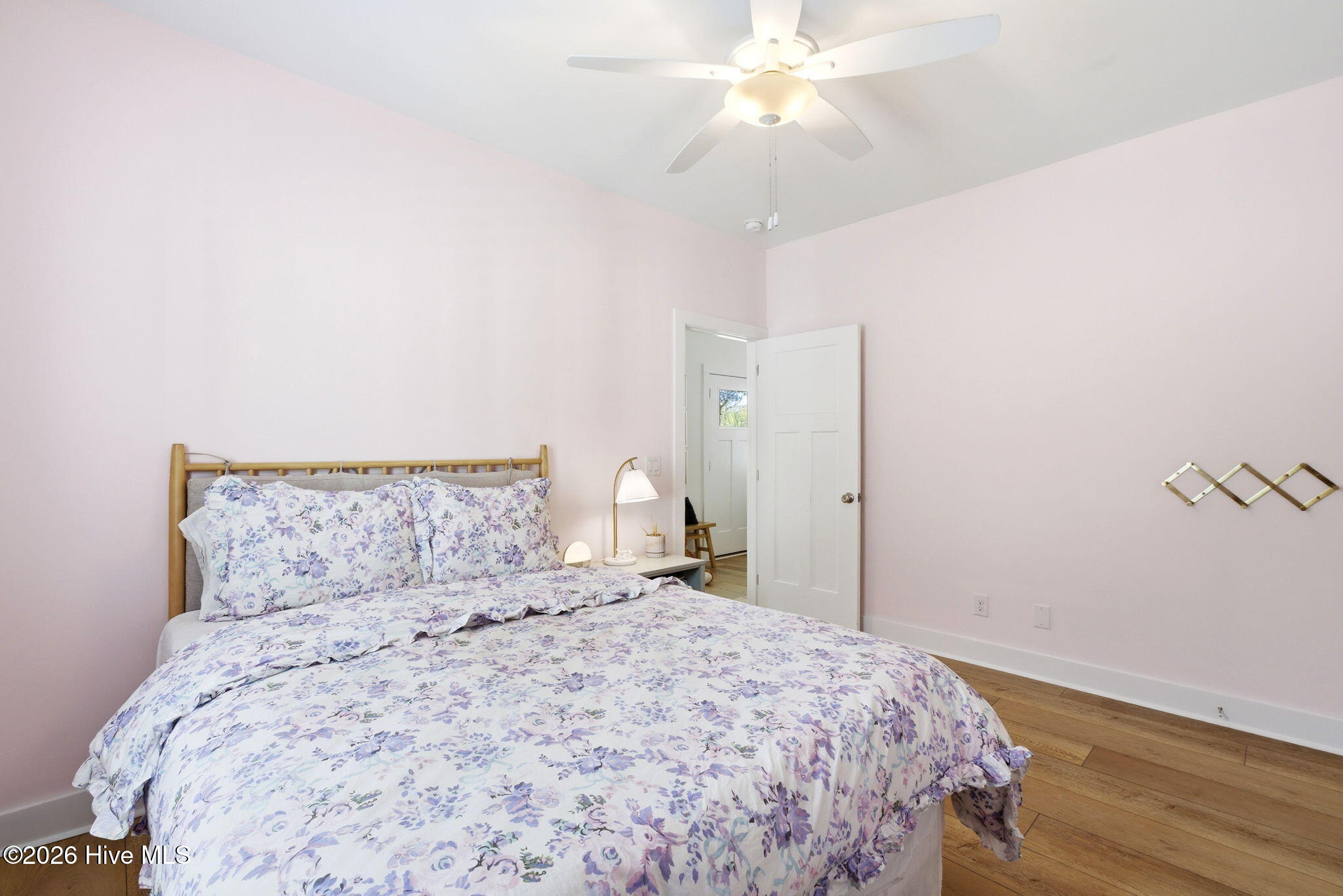 100561485 | Photo 25