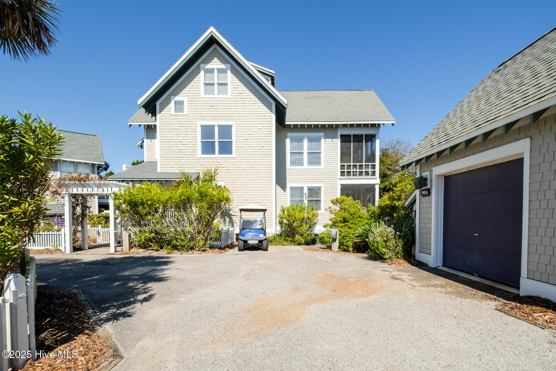 100493663 | Photo 44