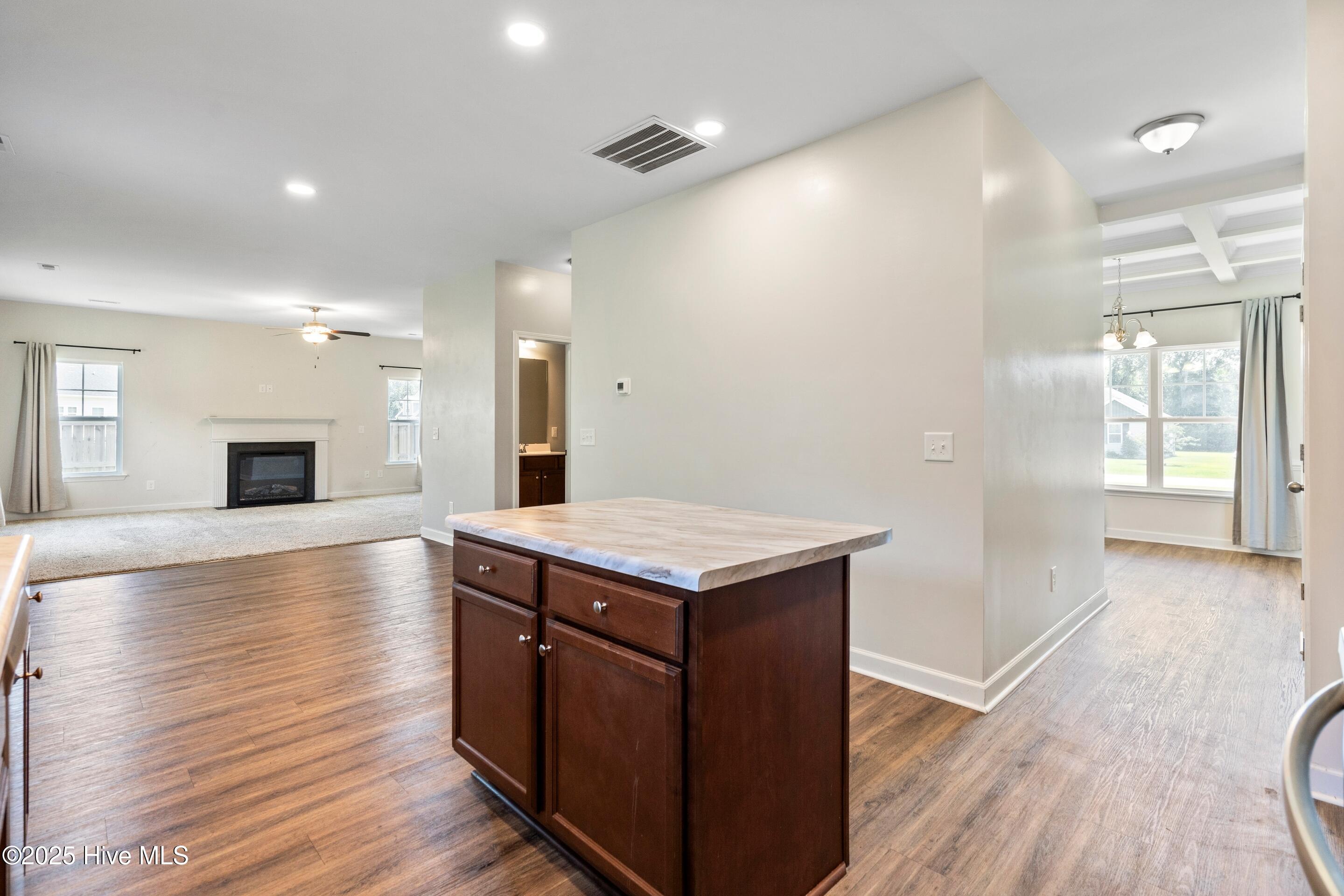 100530674 | Photo 15