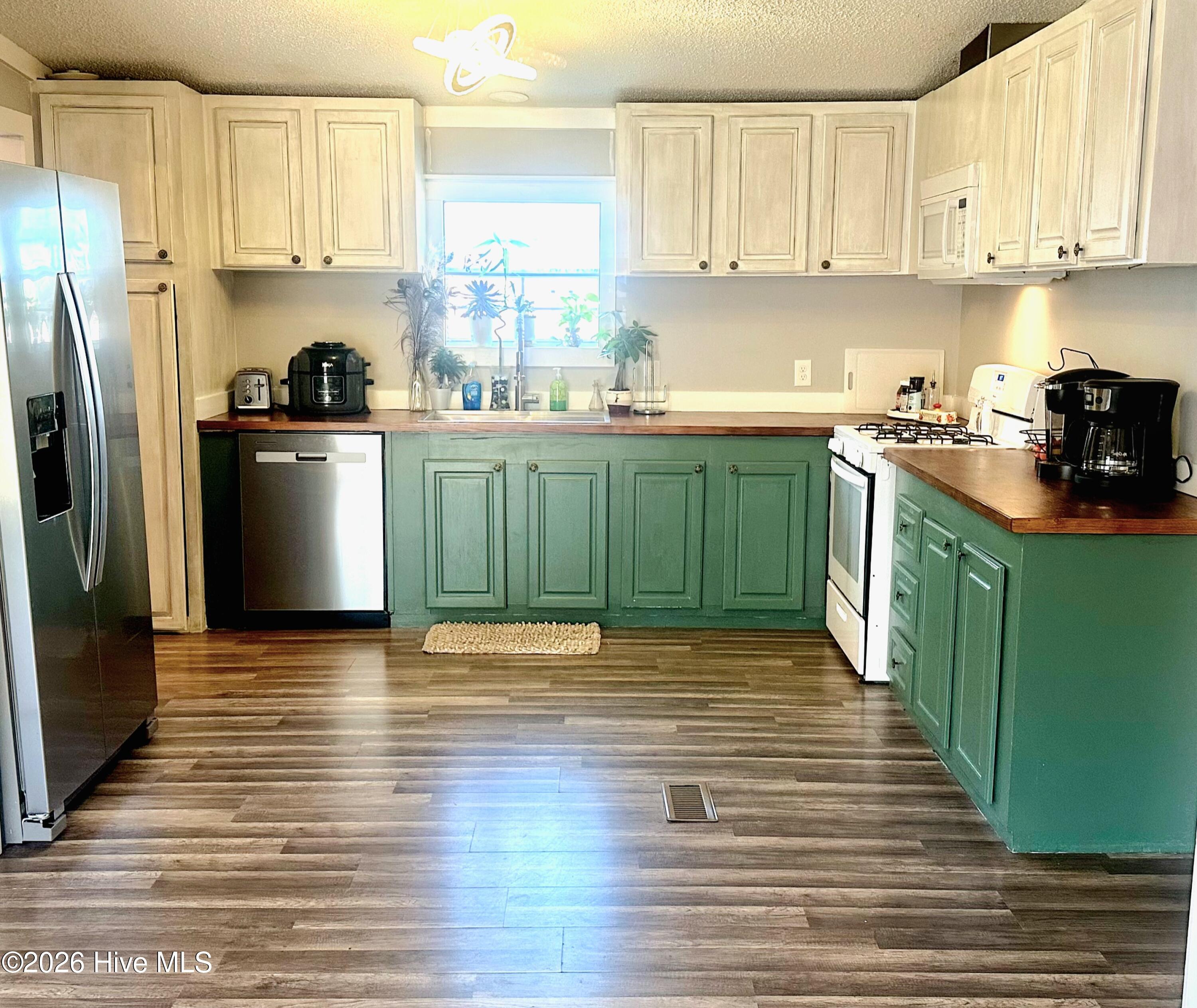 100550417 | Photo 12