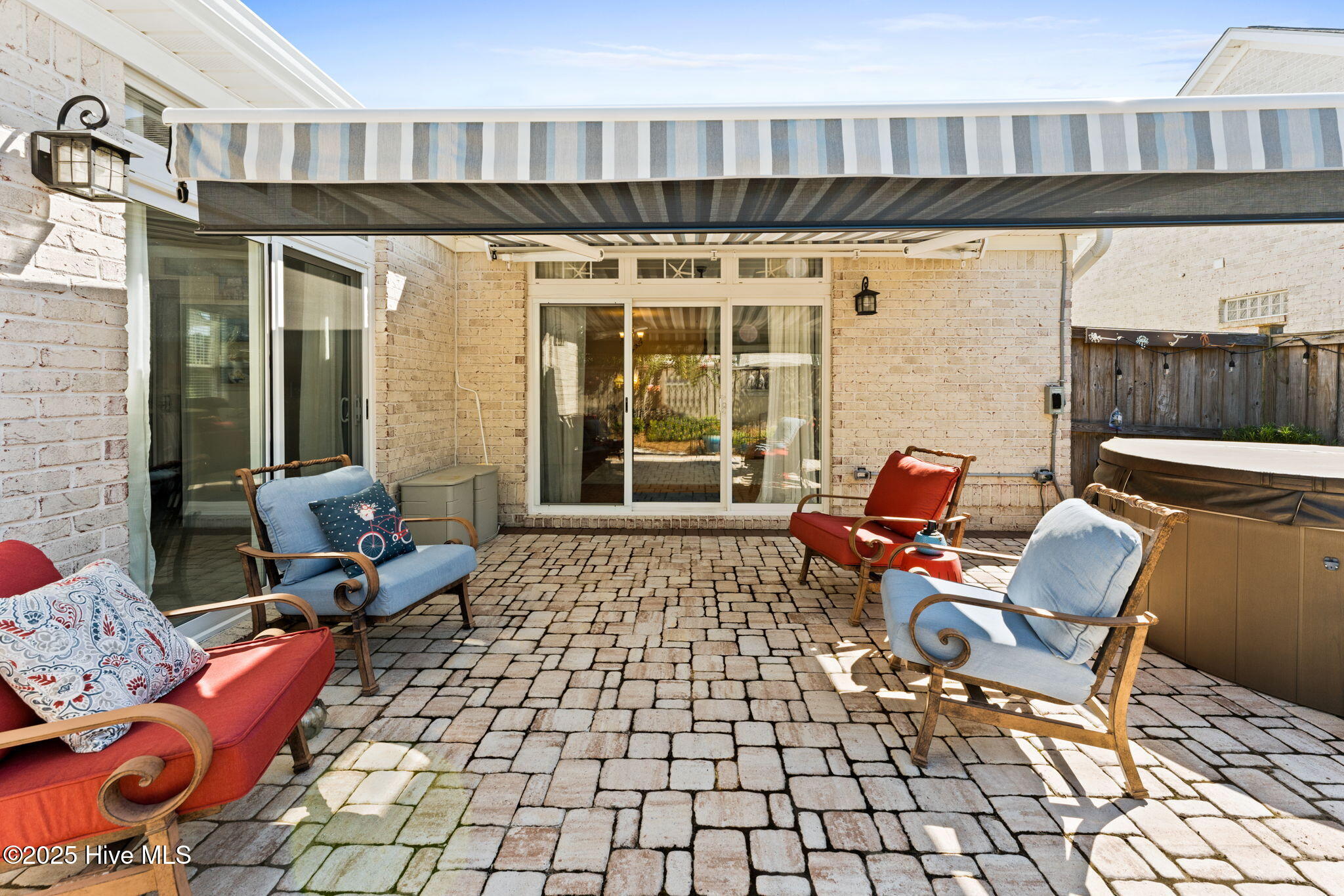 100528082 | Photo 19