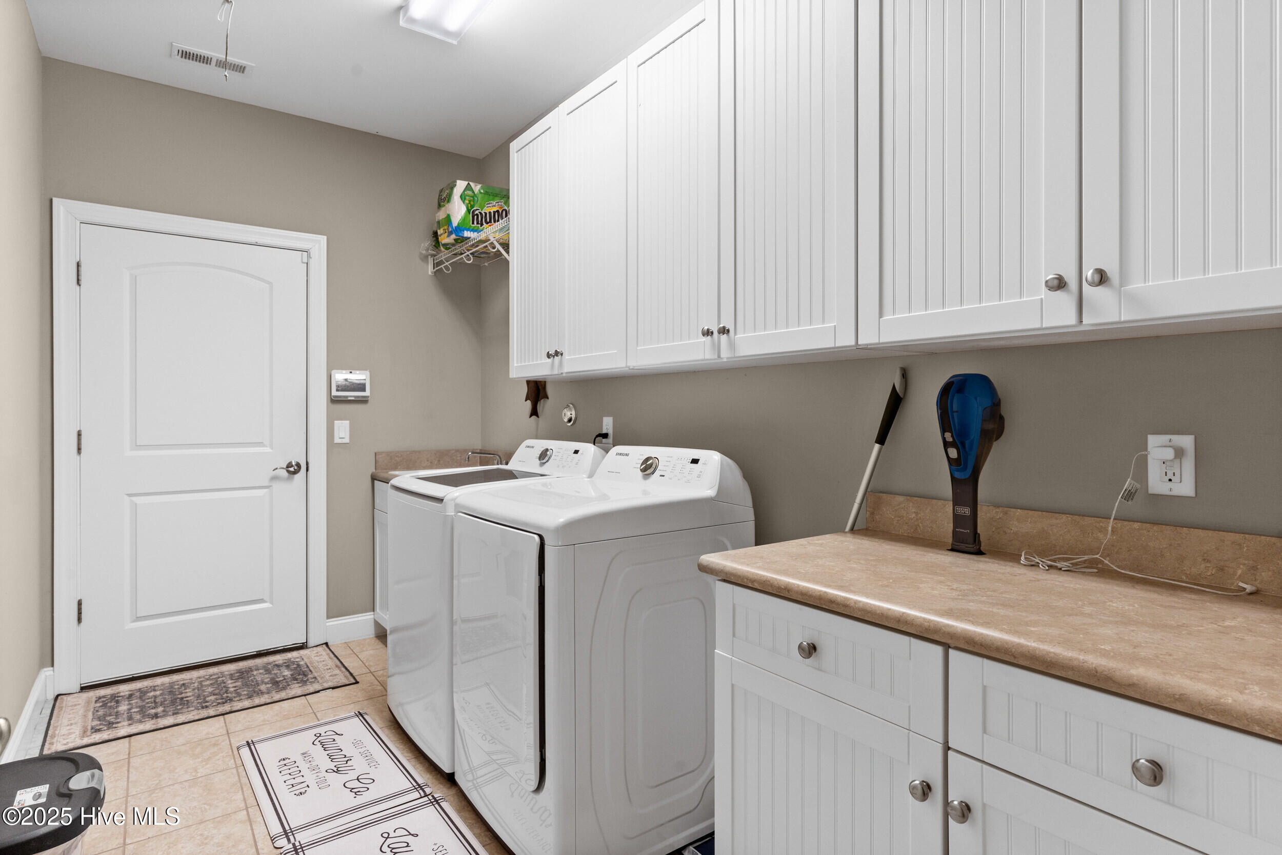 100543015 | Photo 34