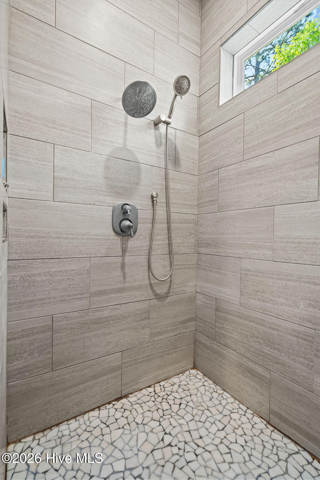 100567886 | Photo 40