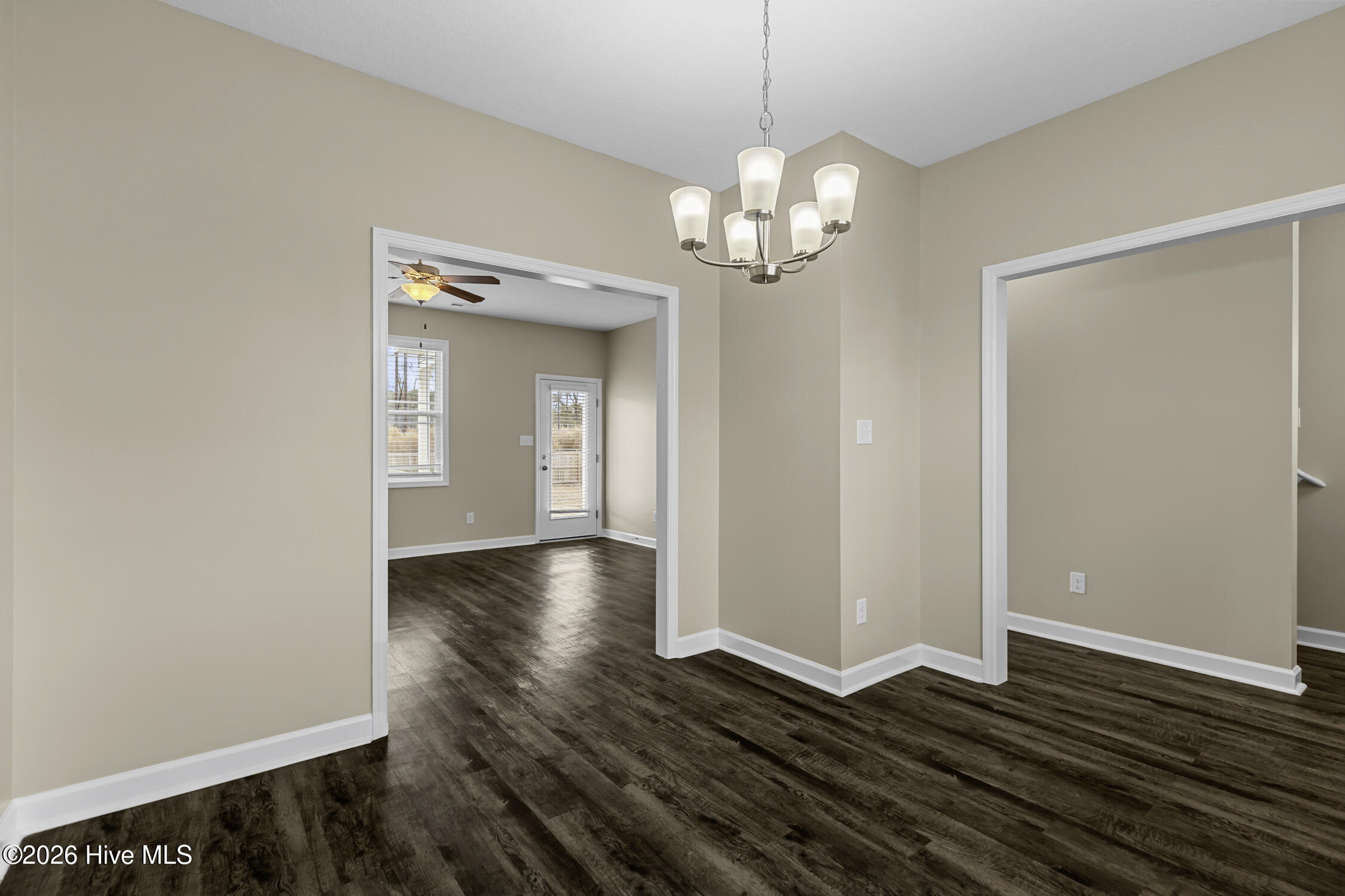 100548143 | Photo 19