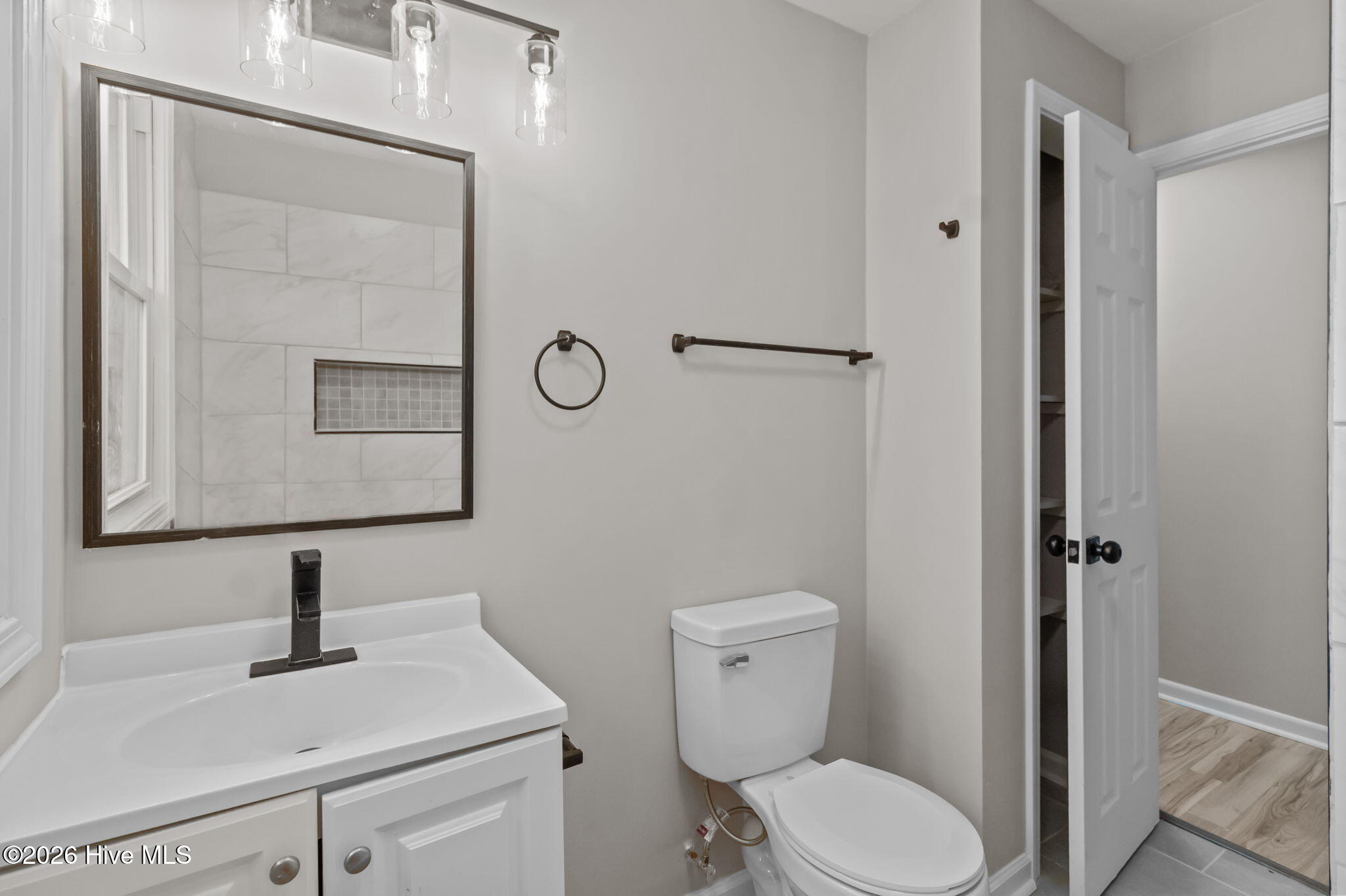 100557666 | Photo 27