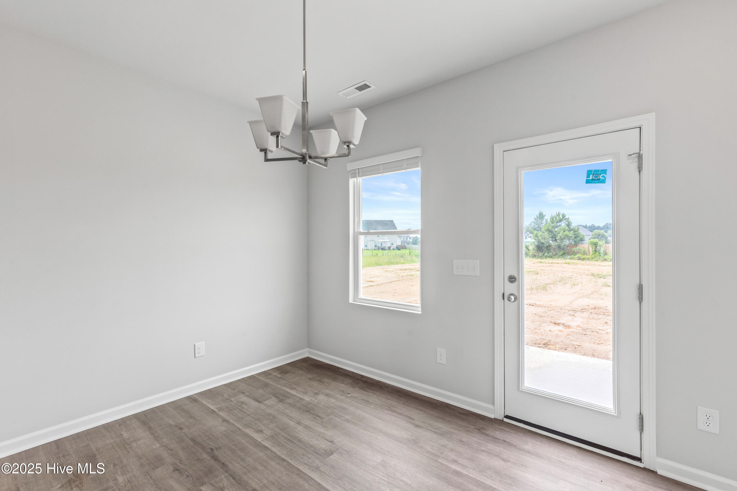 100538975 | Photo 12