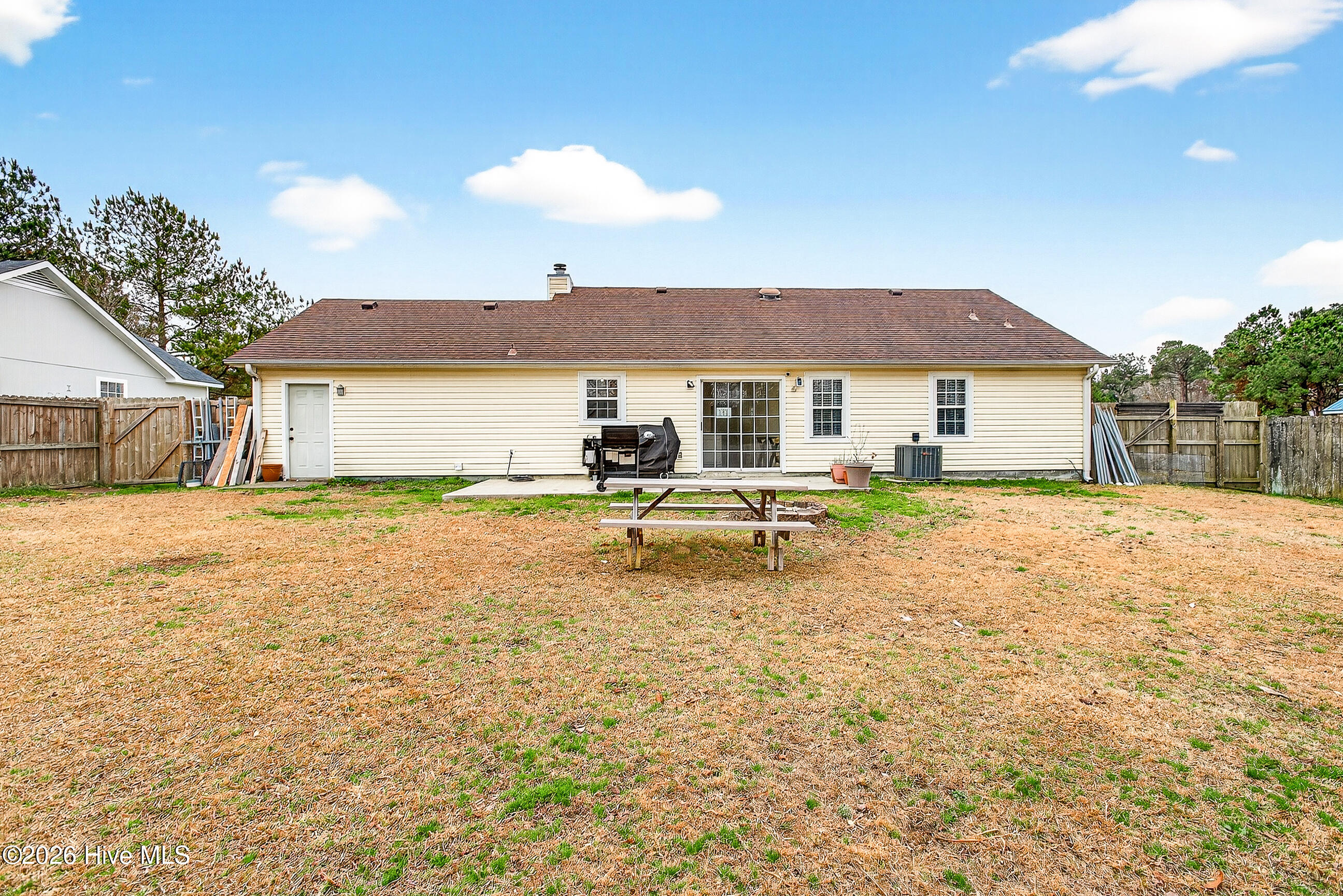 100548715 | Photo 22