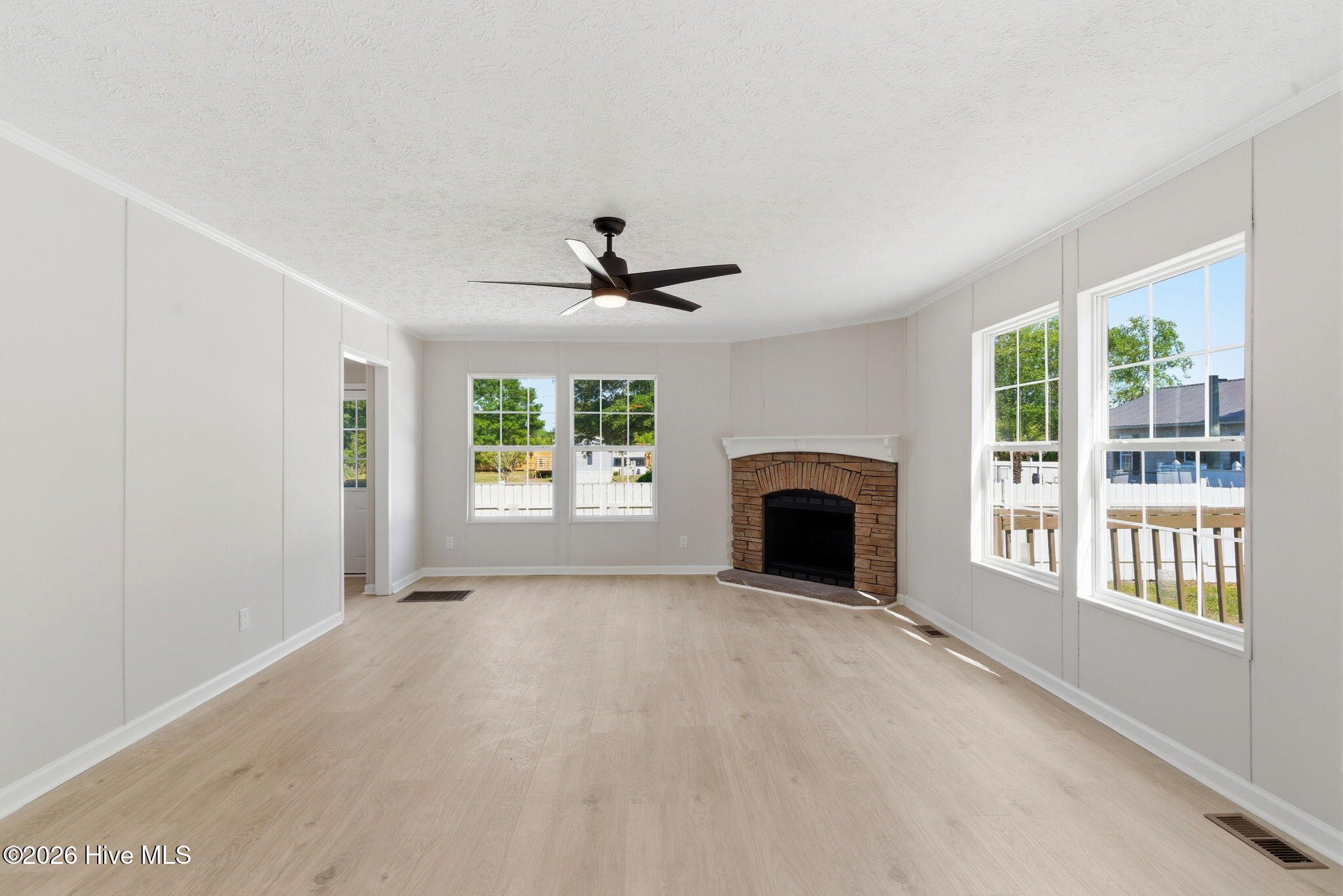 100569540 | Photo 15