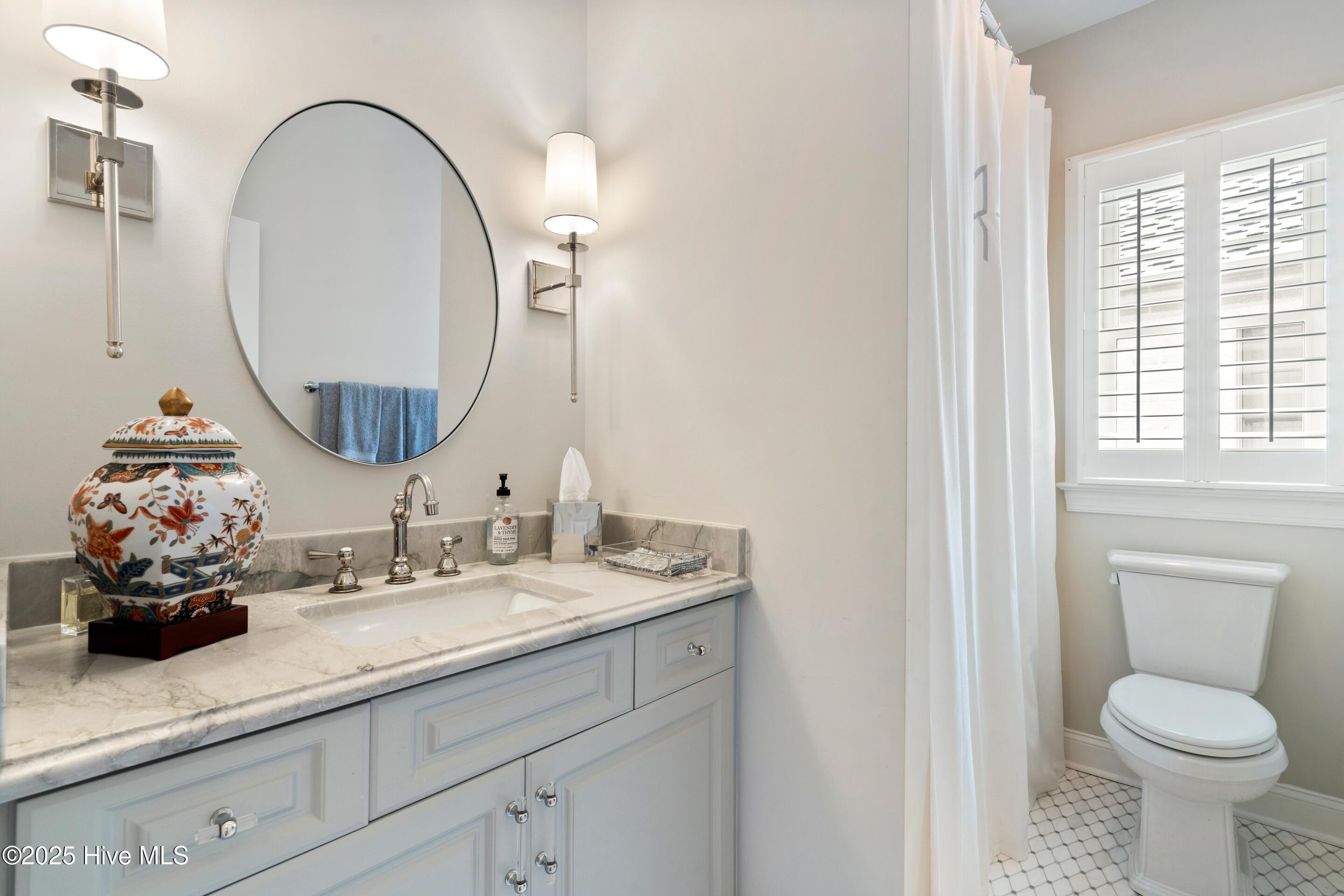 100520389 | Photo 52