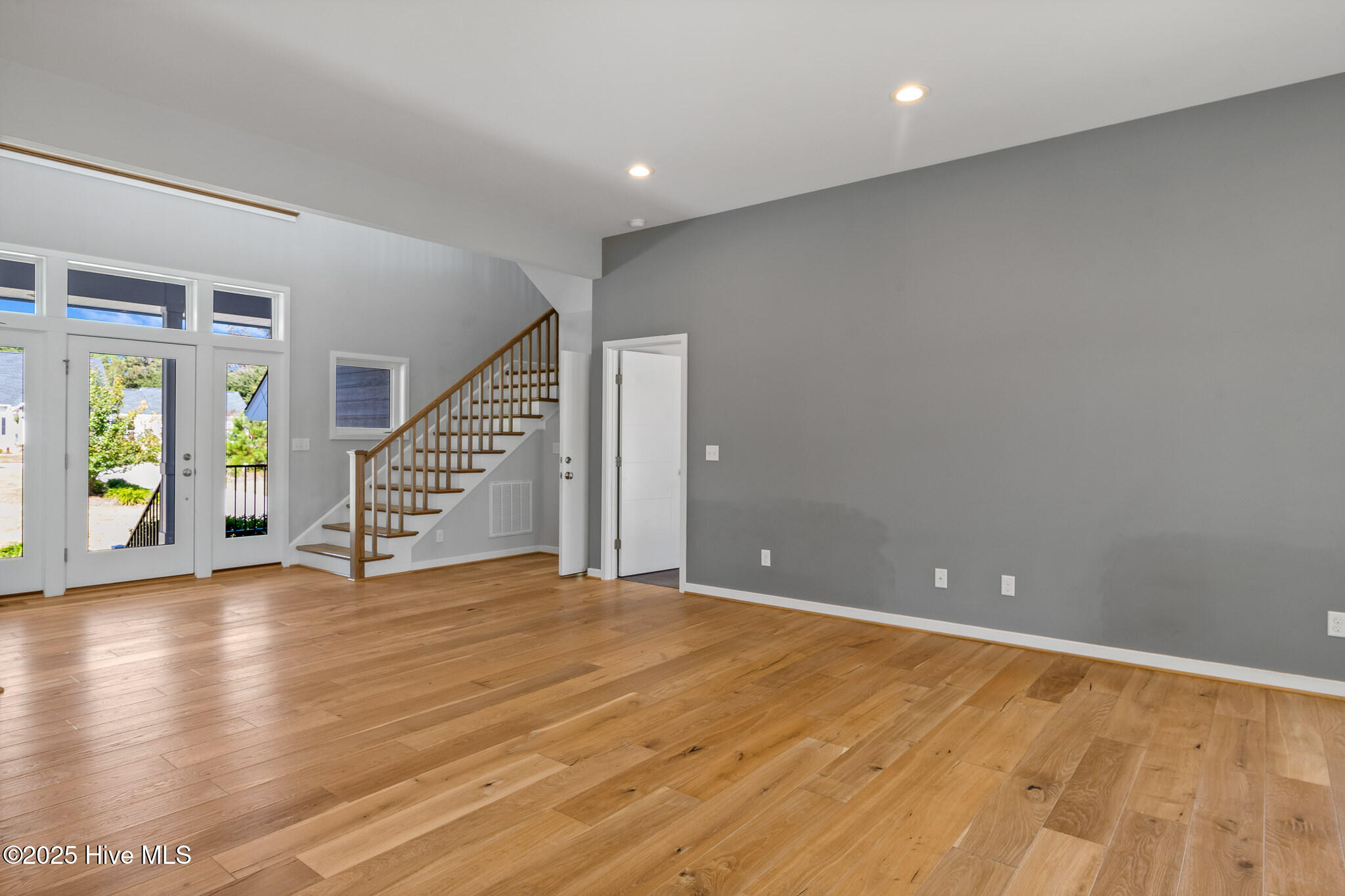 100540412 | Photo 24