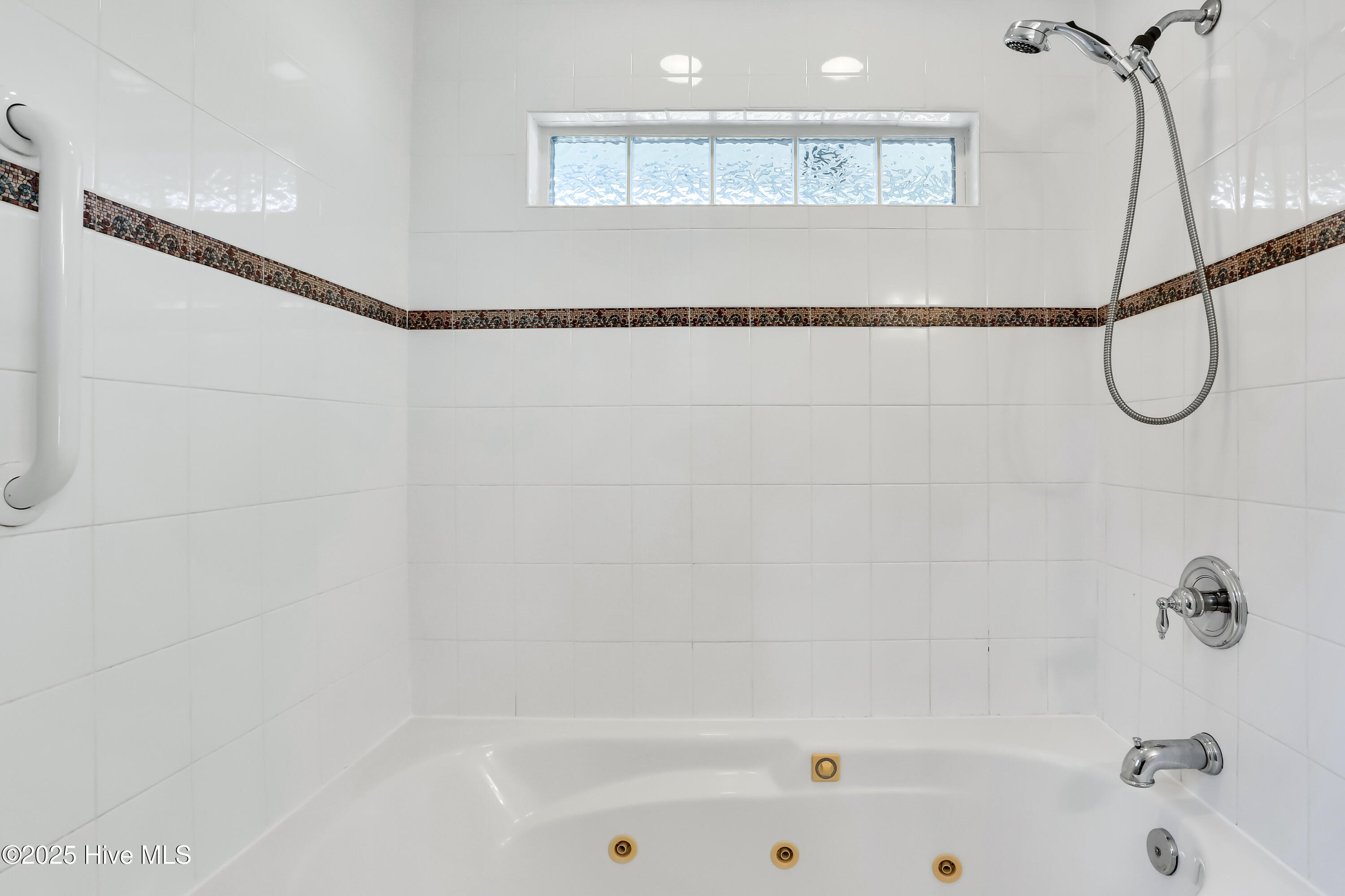 100543025 | Photo 26