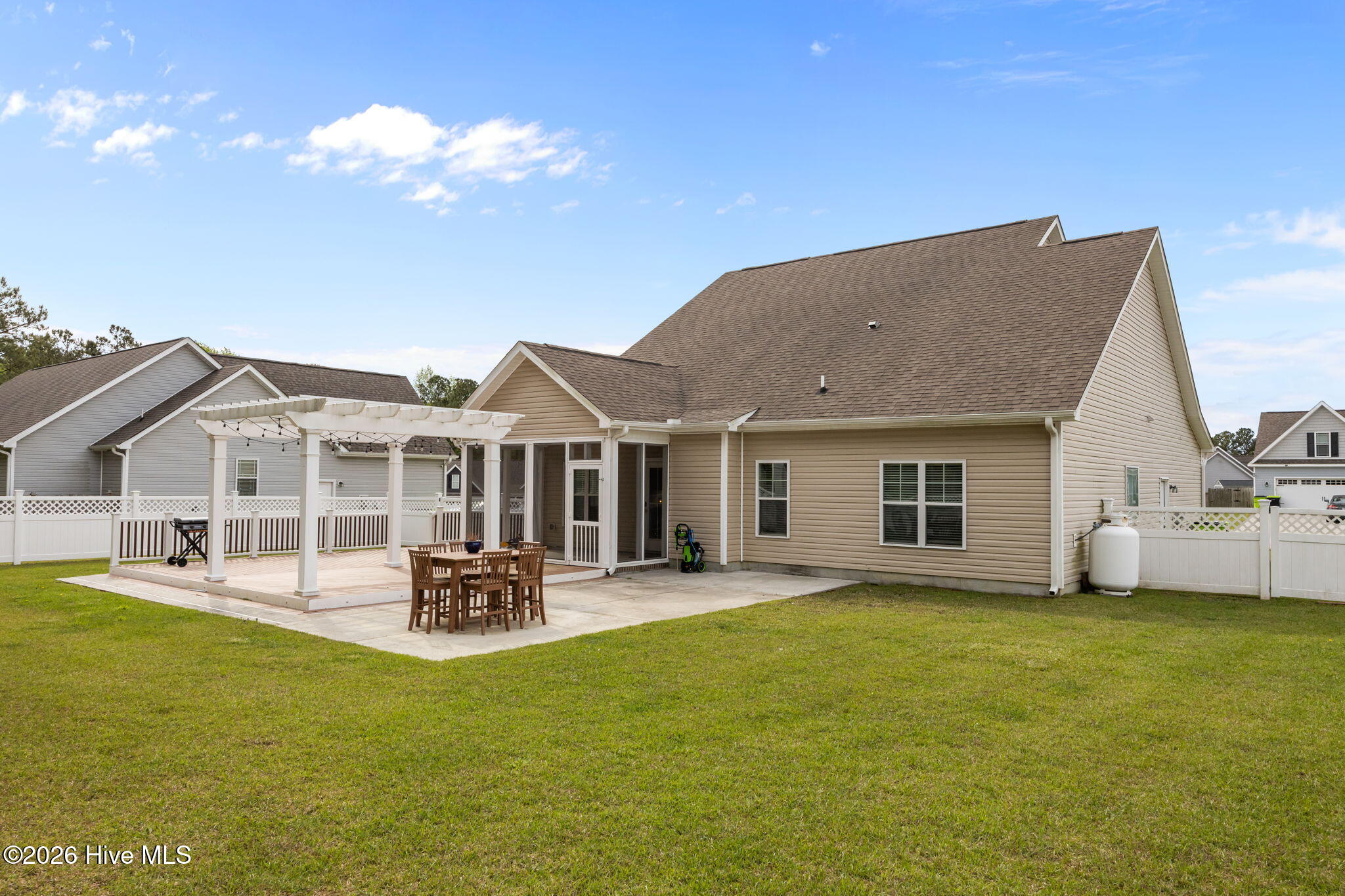 100567185 | Photo 34