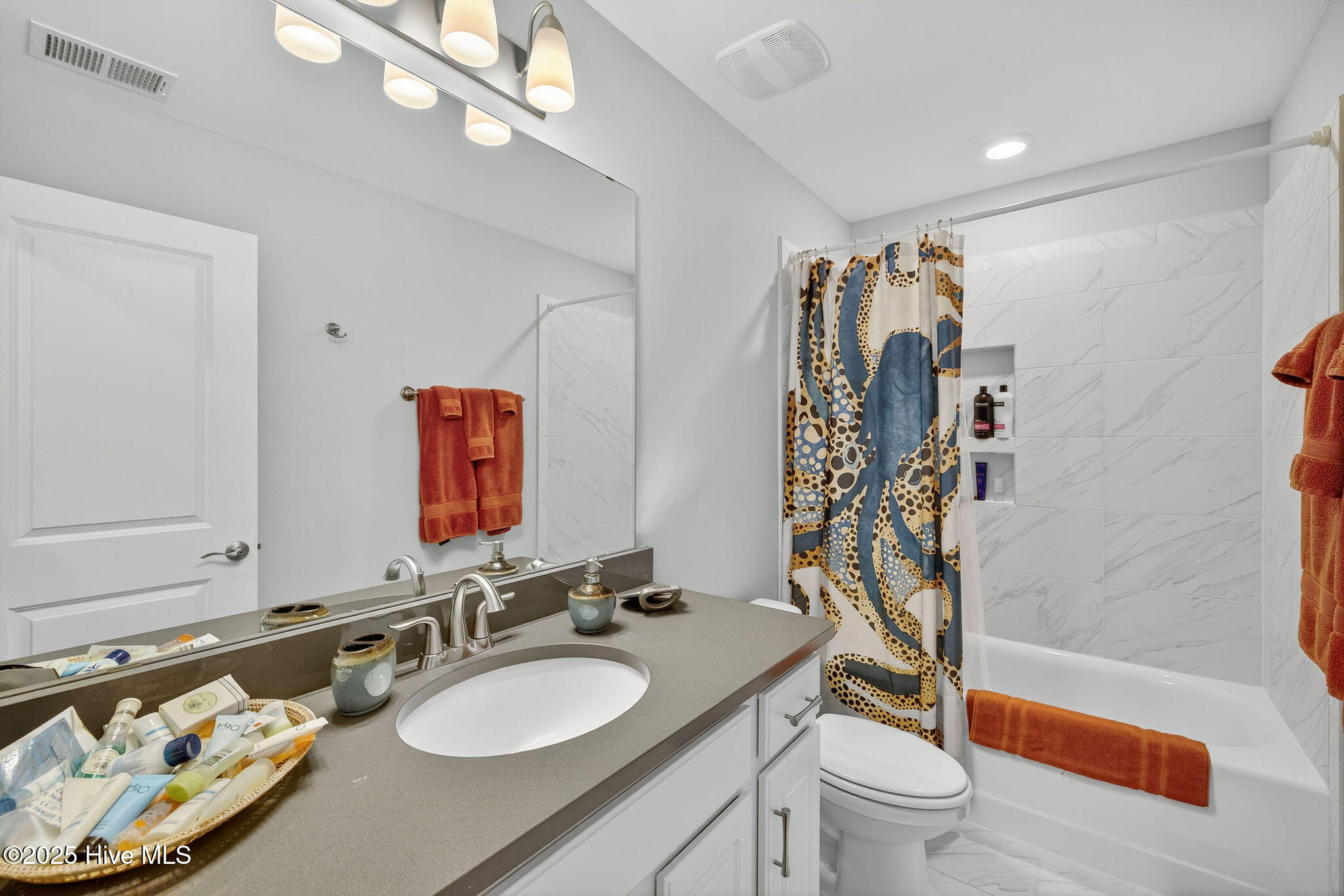 100529833 | Photo 38