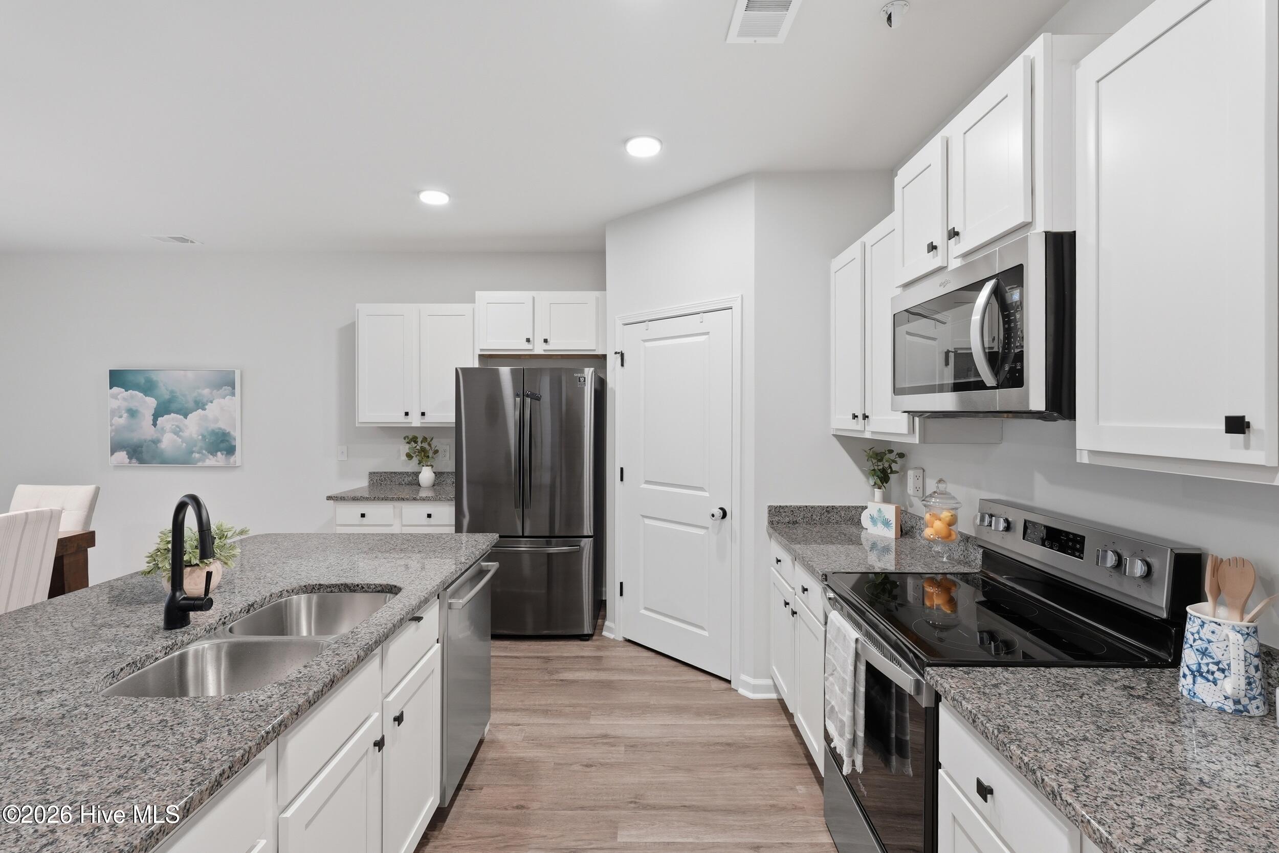 100561033 | Photo 21