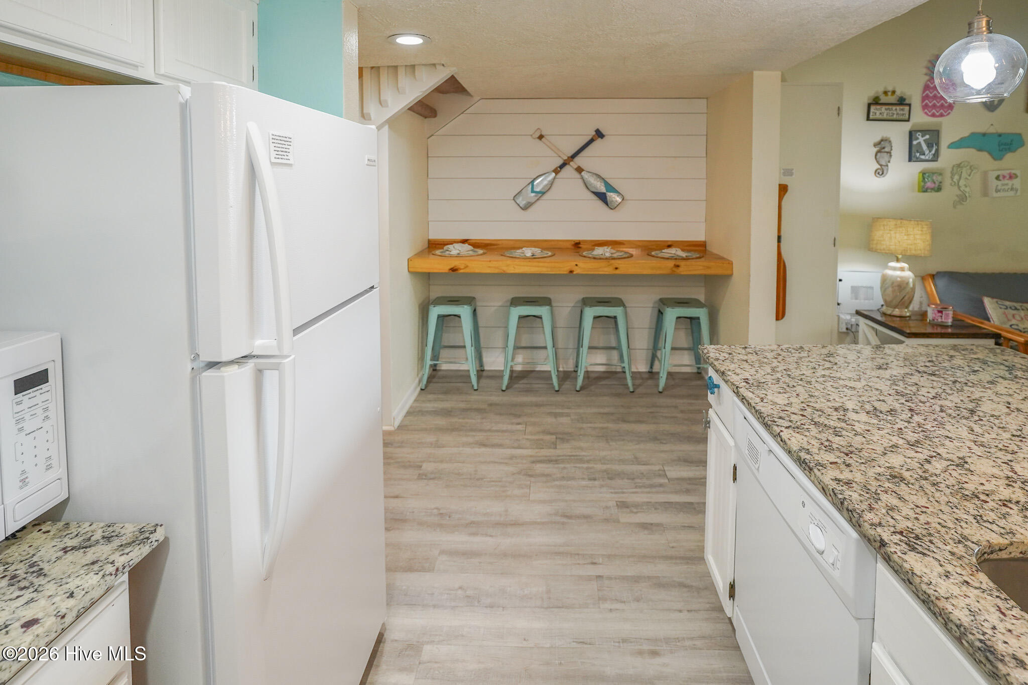 100550894 | Photo 16